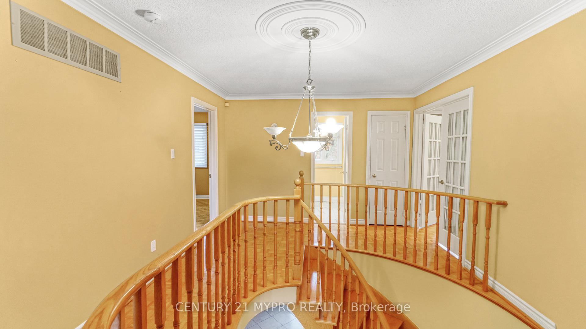 Photo 16 of 391 Greenock Drive, Vaughan, Maple — HOMEH