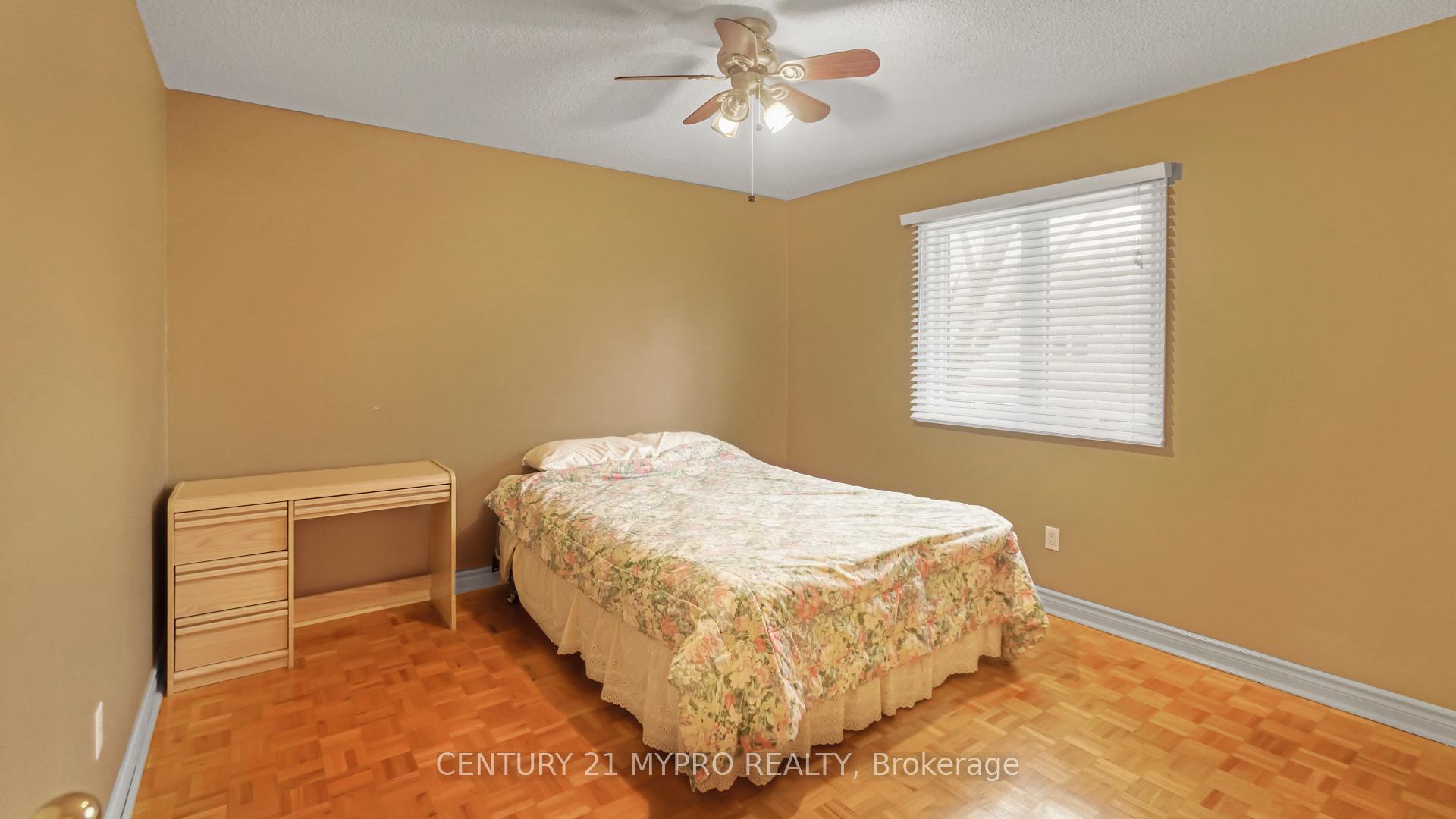 Photo 17 of 391 Greenock Drive, Vaughan, Maple — HOMEH