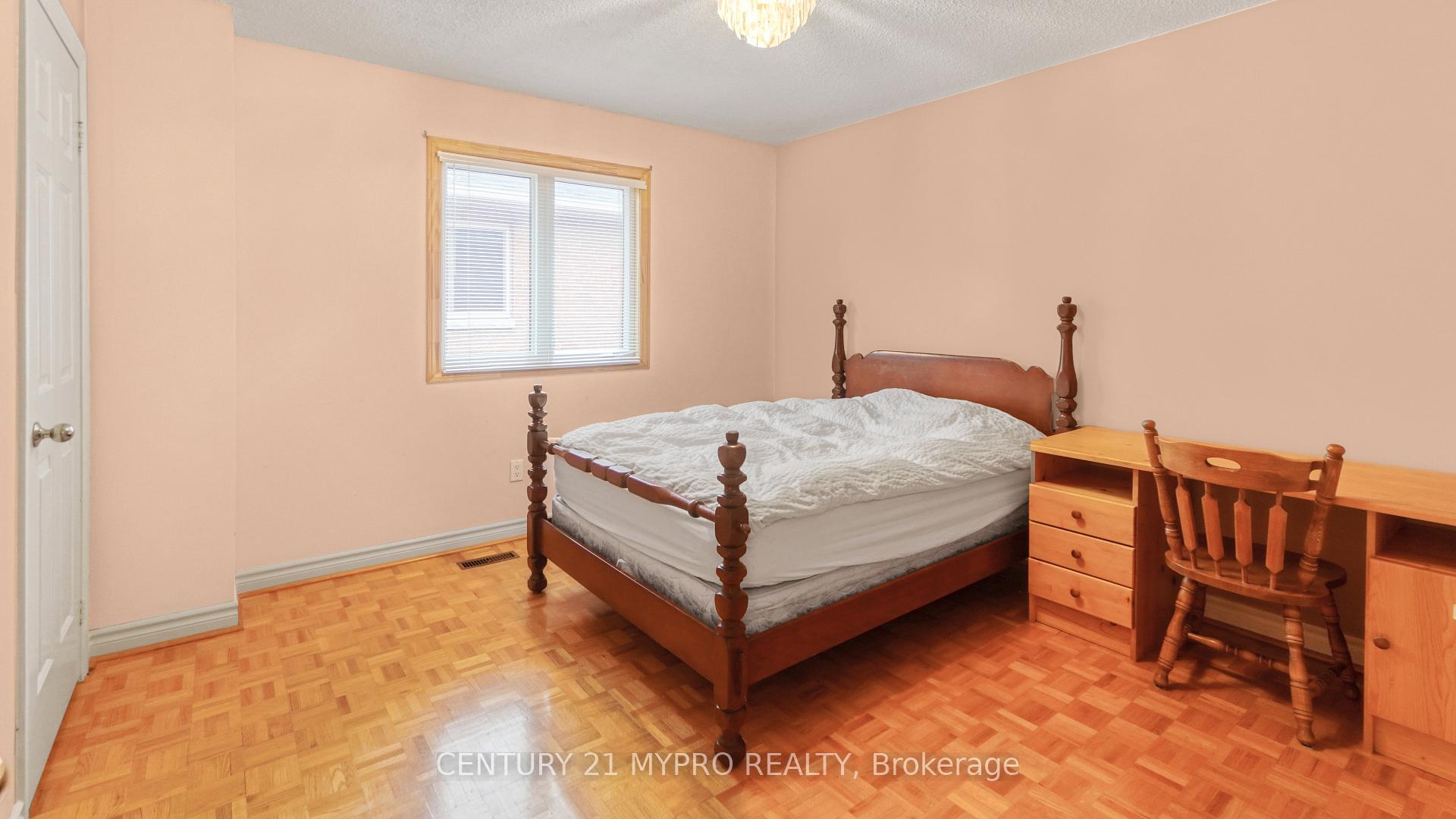 Photo 19 of 391 Greenock Drive, Vaughan, Maple — HOMEH