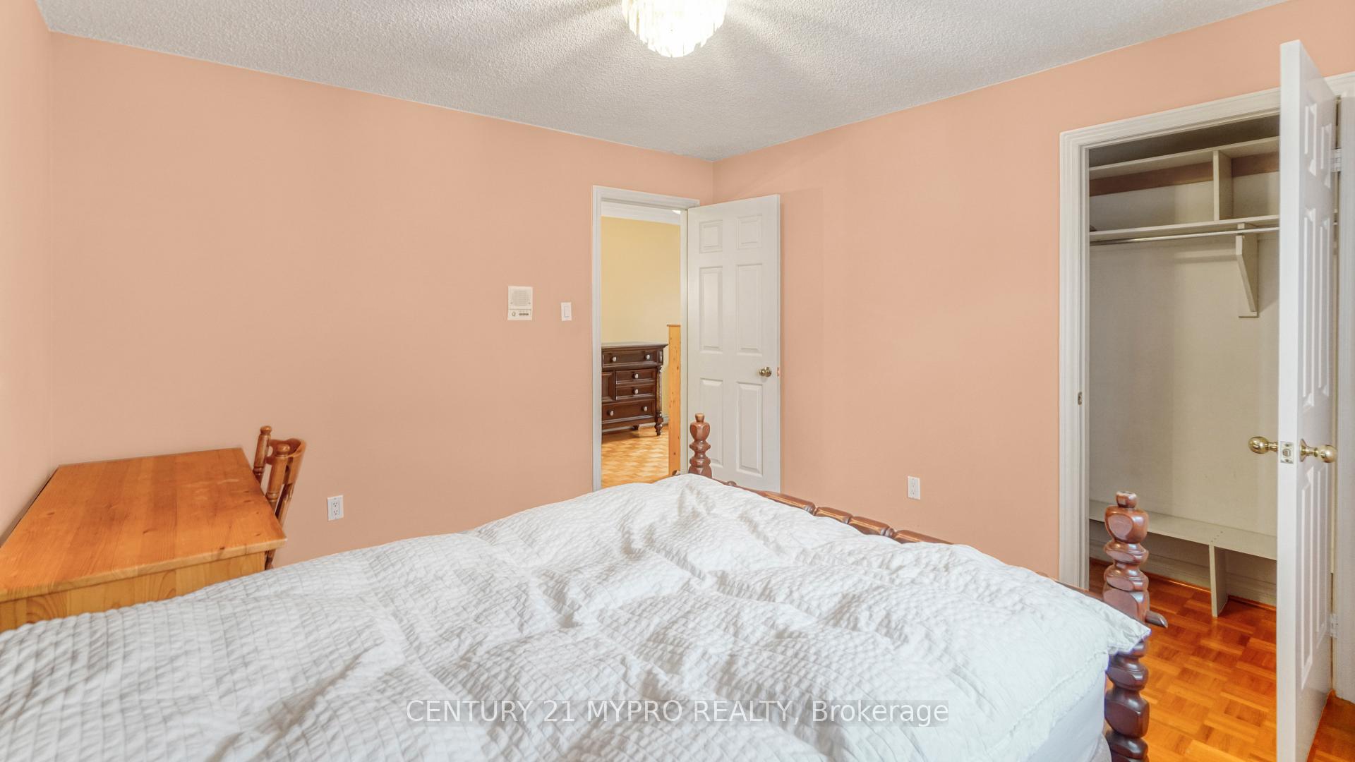 Photo 20 of 391 Greenock Drive, Vaughan, Maple — HOMEH