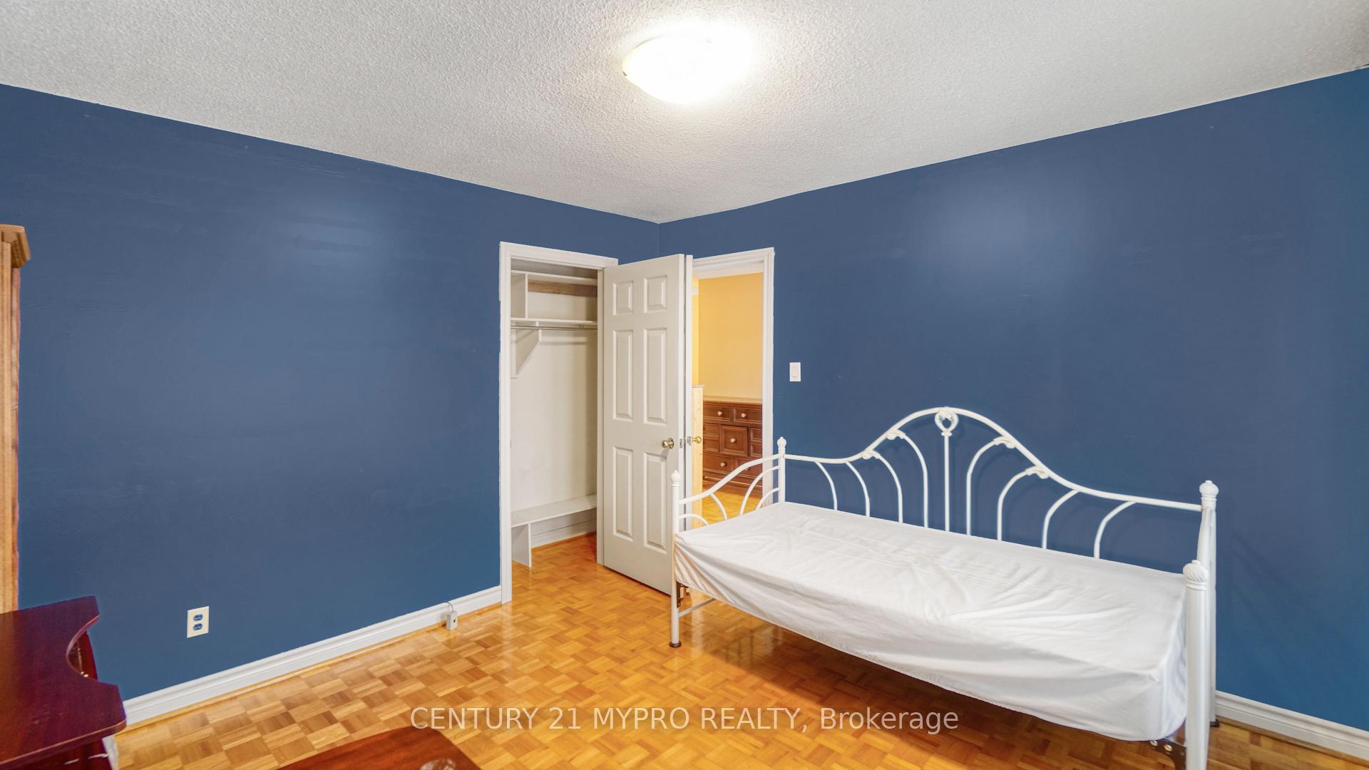 Photo 22 of 391 Greenock Drive, Vaughan, Maple — HOMEH