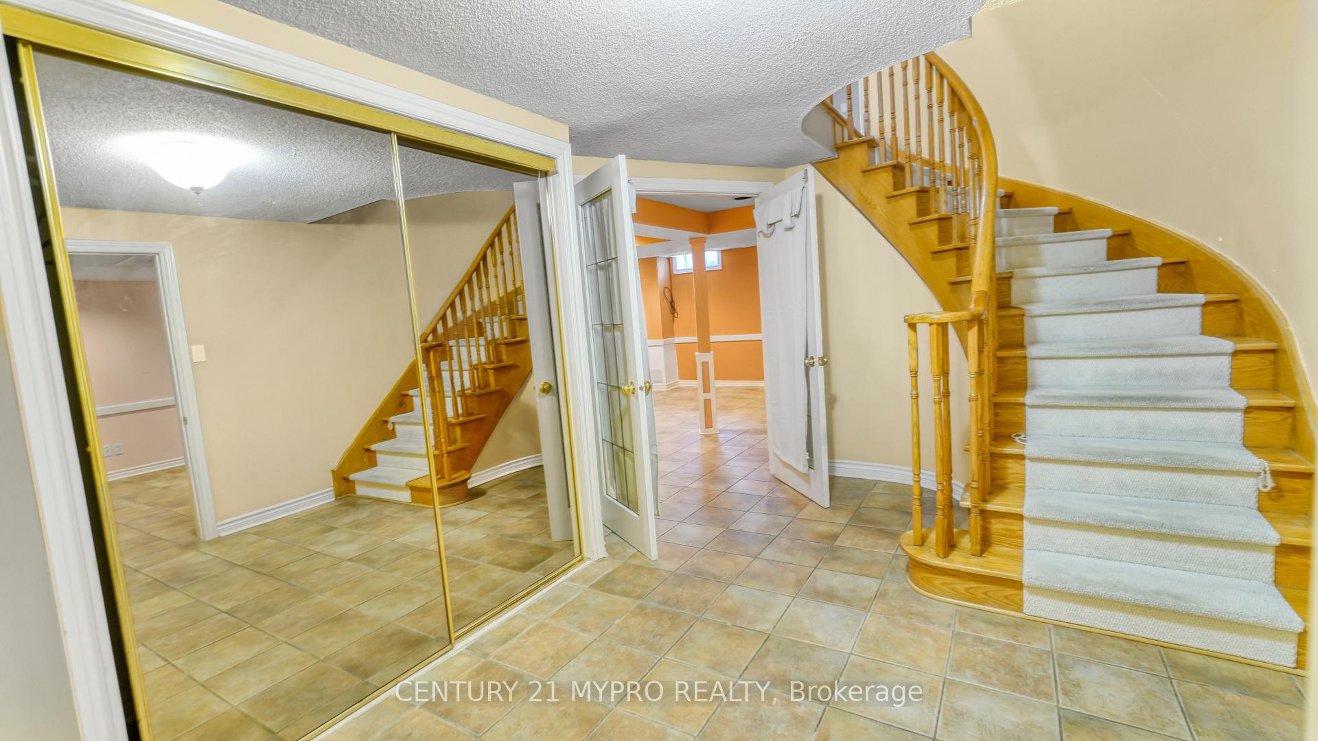 Photo 30 of 391 Greenock Drive, Vaughan, Maple — HOMEH