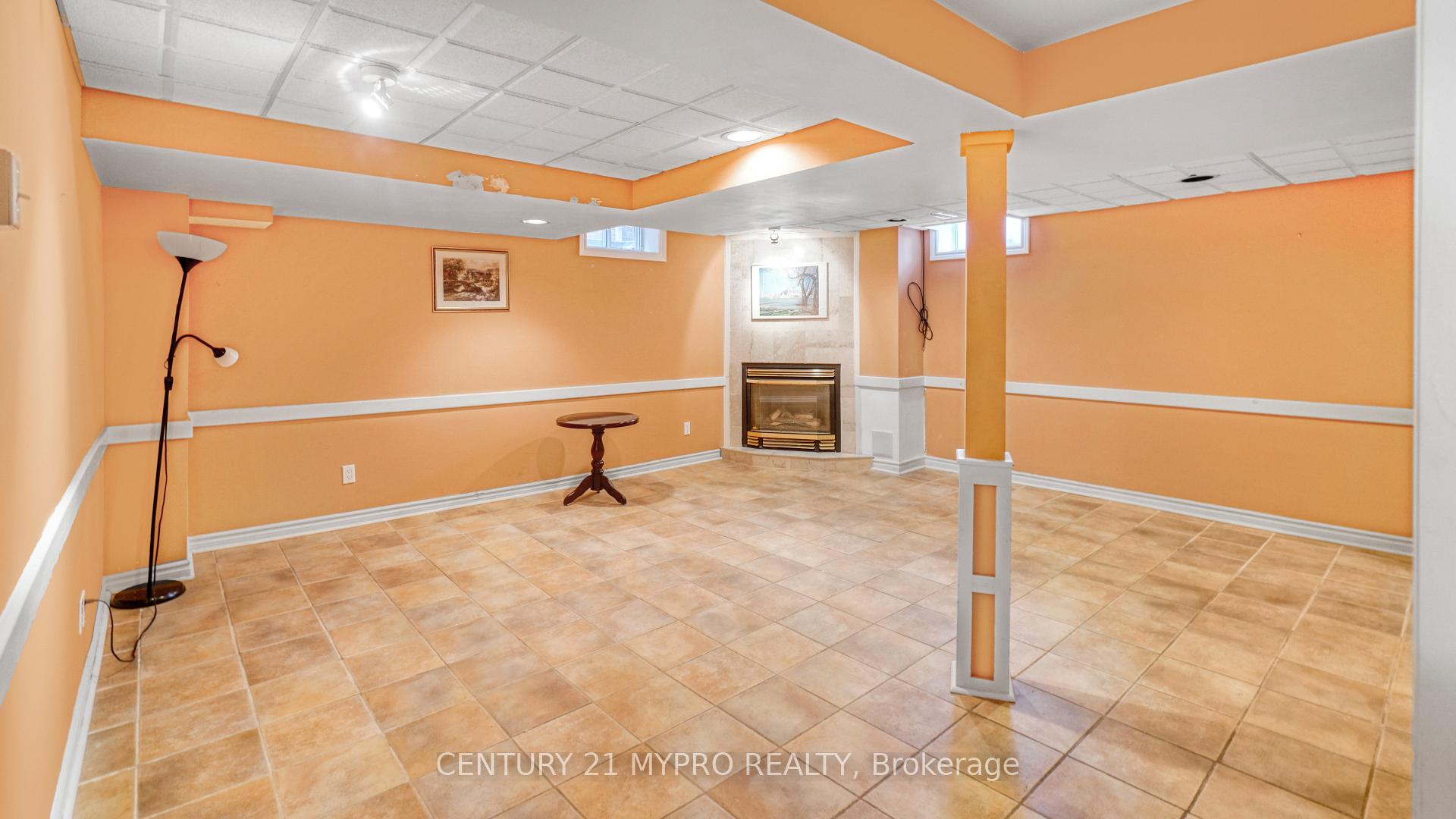Photo 31 of 391 Greenock Drive, Vaughan, Maple — HOMEH