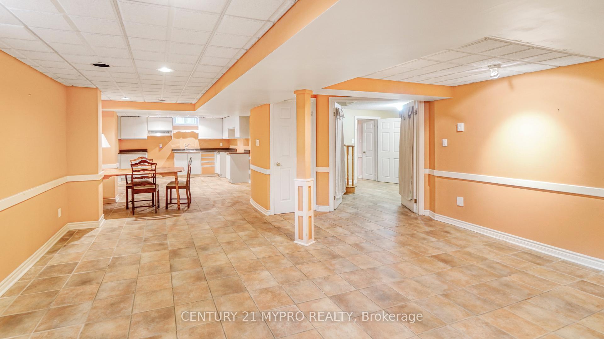 Photo 32 of 391 Greenock Drive, Vaughan, Maple — HOMEH