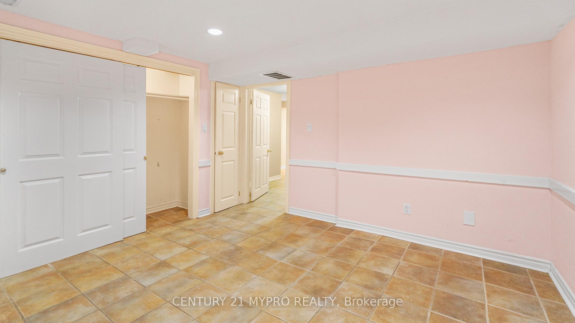 Photo 35 of 391 Greenock Drive, Vaughan, Maple — HOMEH
