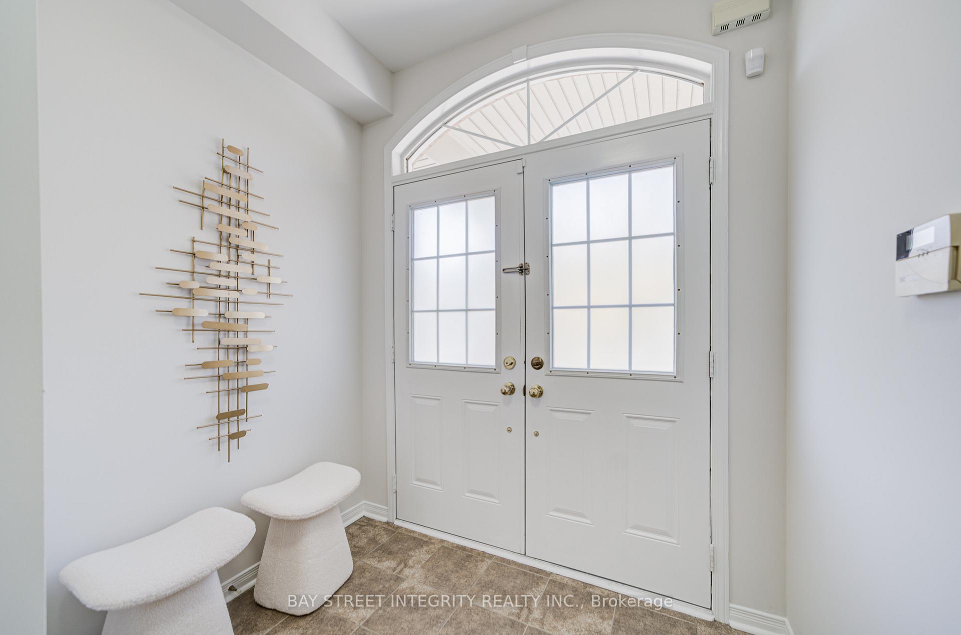 Photo 2 of 108 Catalpa Crescent, Vaughan, Patterson — HOMEH