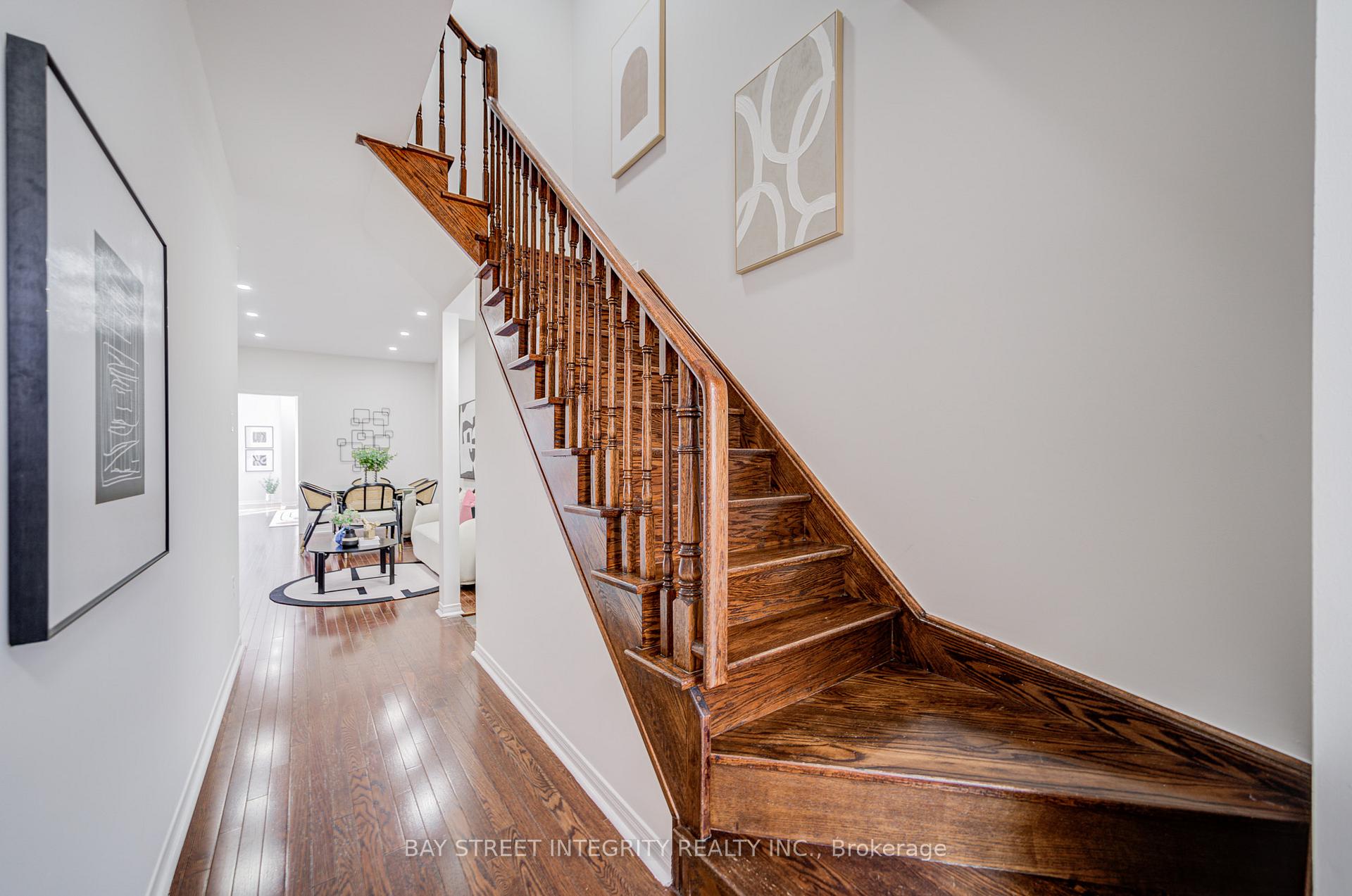 Photo 3 of 108 Catalpa Crescent, Vaughan, Patterson — HOMEH