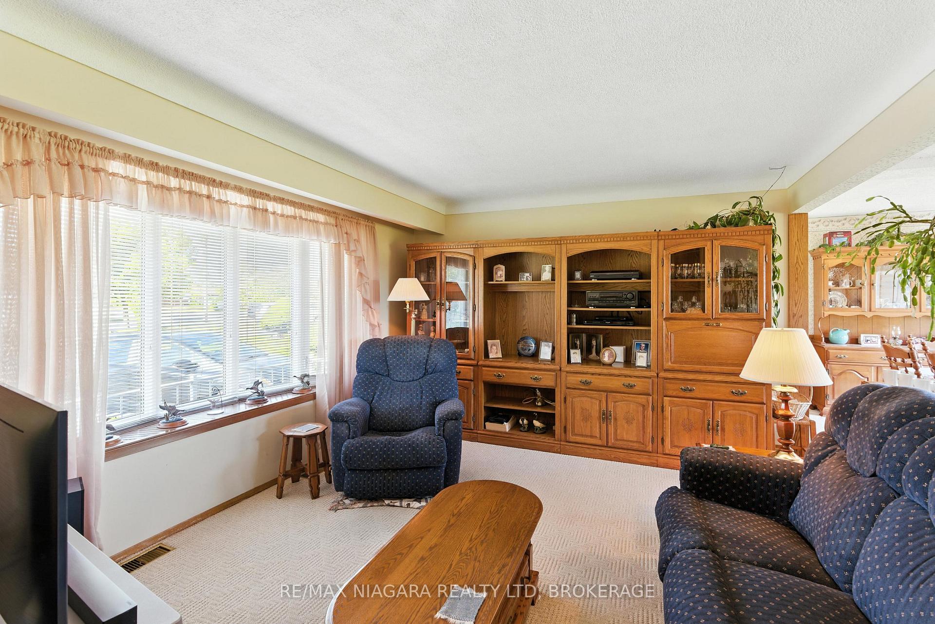 Photo 3 of 107 Harrison Avenue, Welland, Lincoln/Crowland — HOMEH