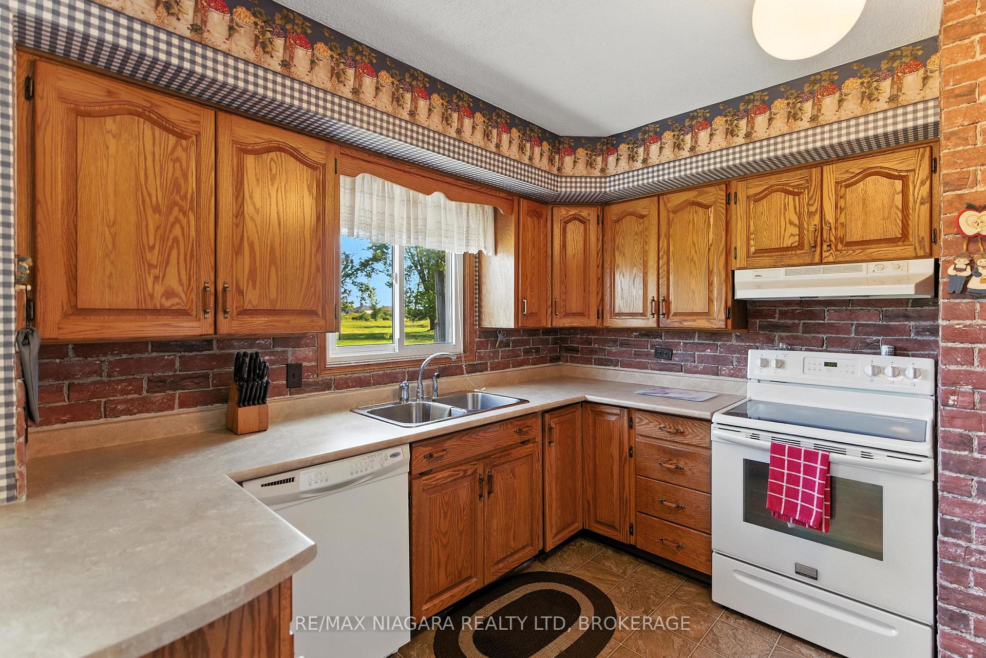 Photo 10 of 107 Harrison Avenue, Welland, Lincoln/Crowland — HOMEH