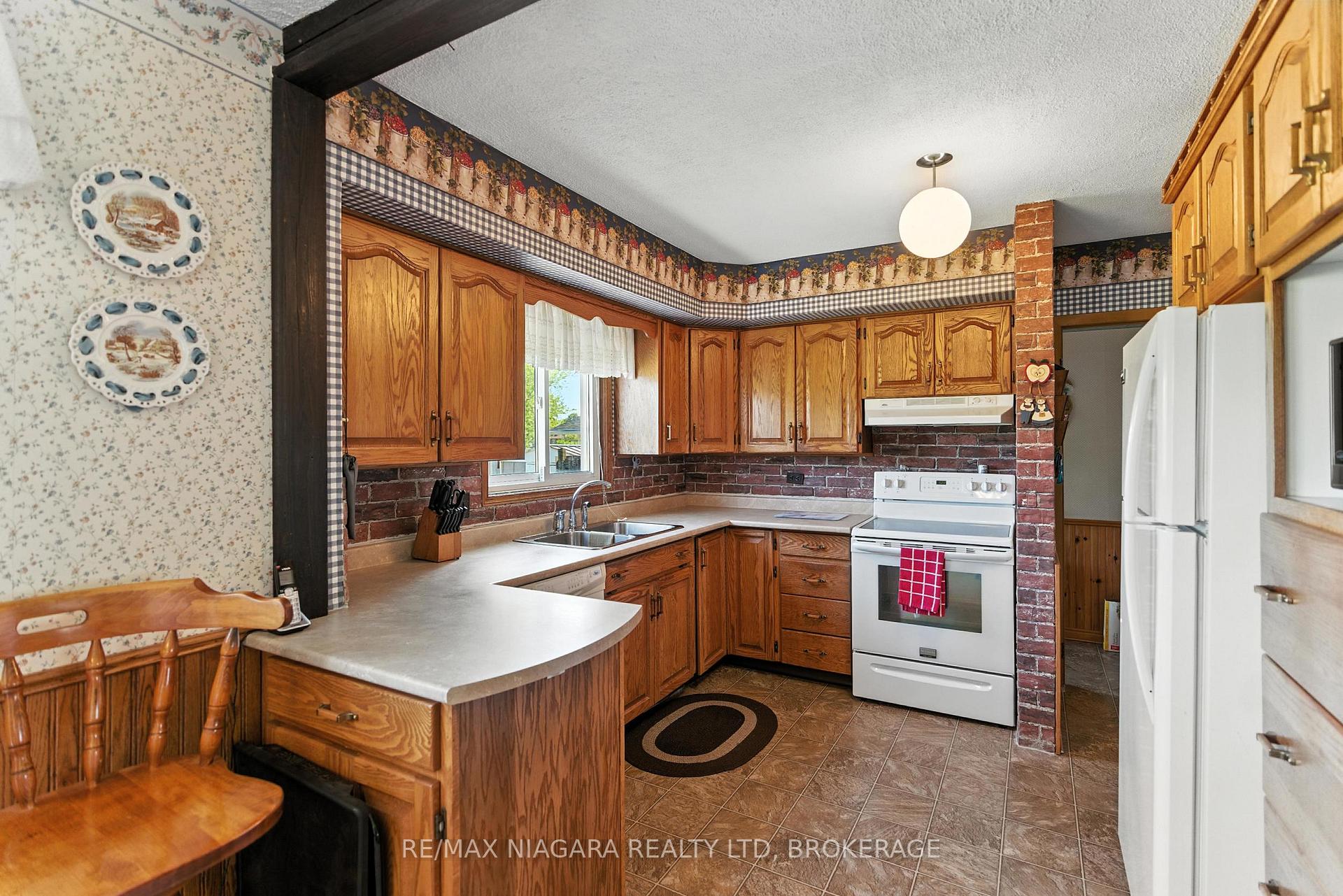 Photo 11 of 107 Harrison Avenue, Welland, Lincoln/Crowland — HOMEH