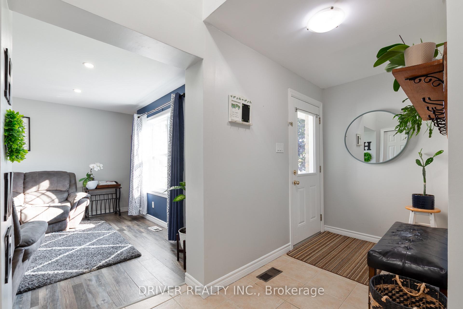 Photo 5 of 12 Tara Court, Aylmer — HOMEH