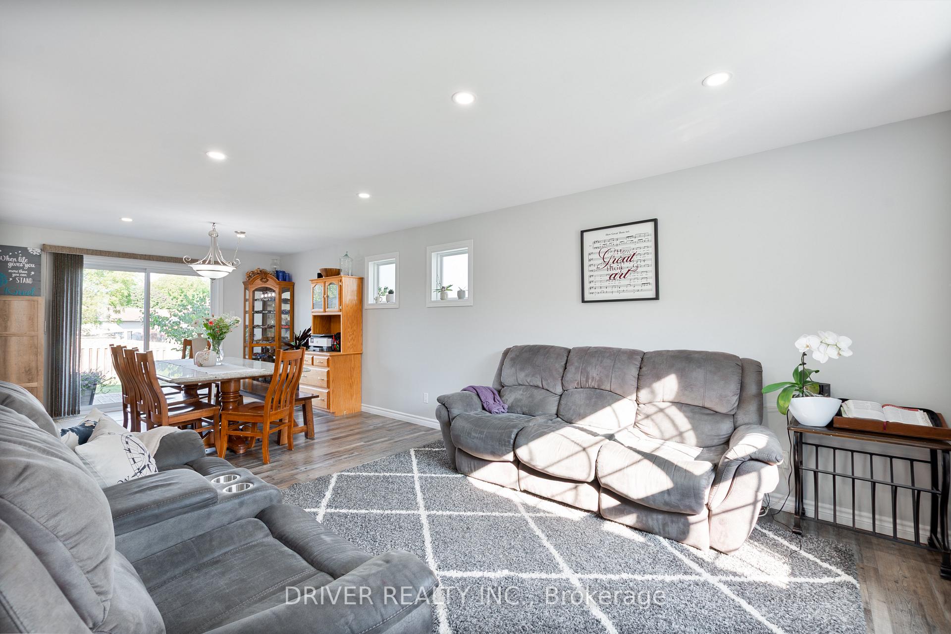 Photo 10 of 12 Tara Court, Aylmer — HOMEH