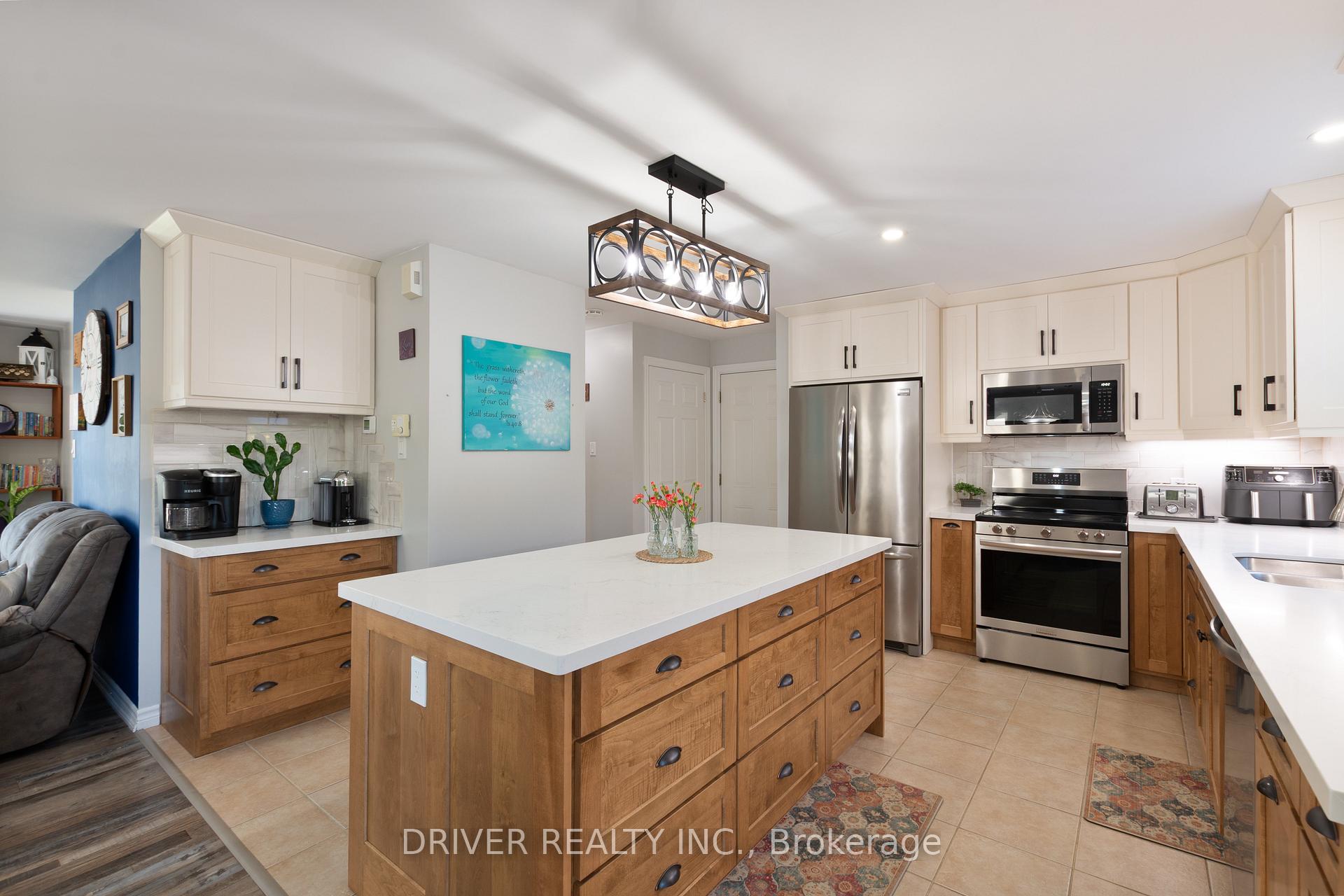 Photo 11 of 12 Tara Court, Aylmer — HOMEH