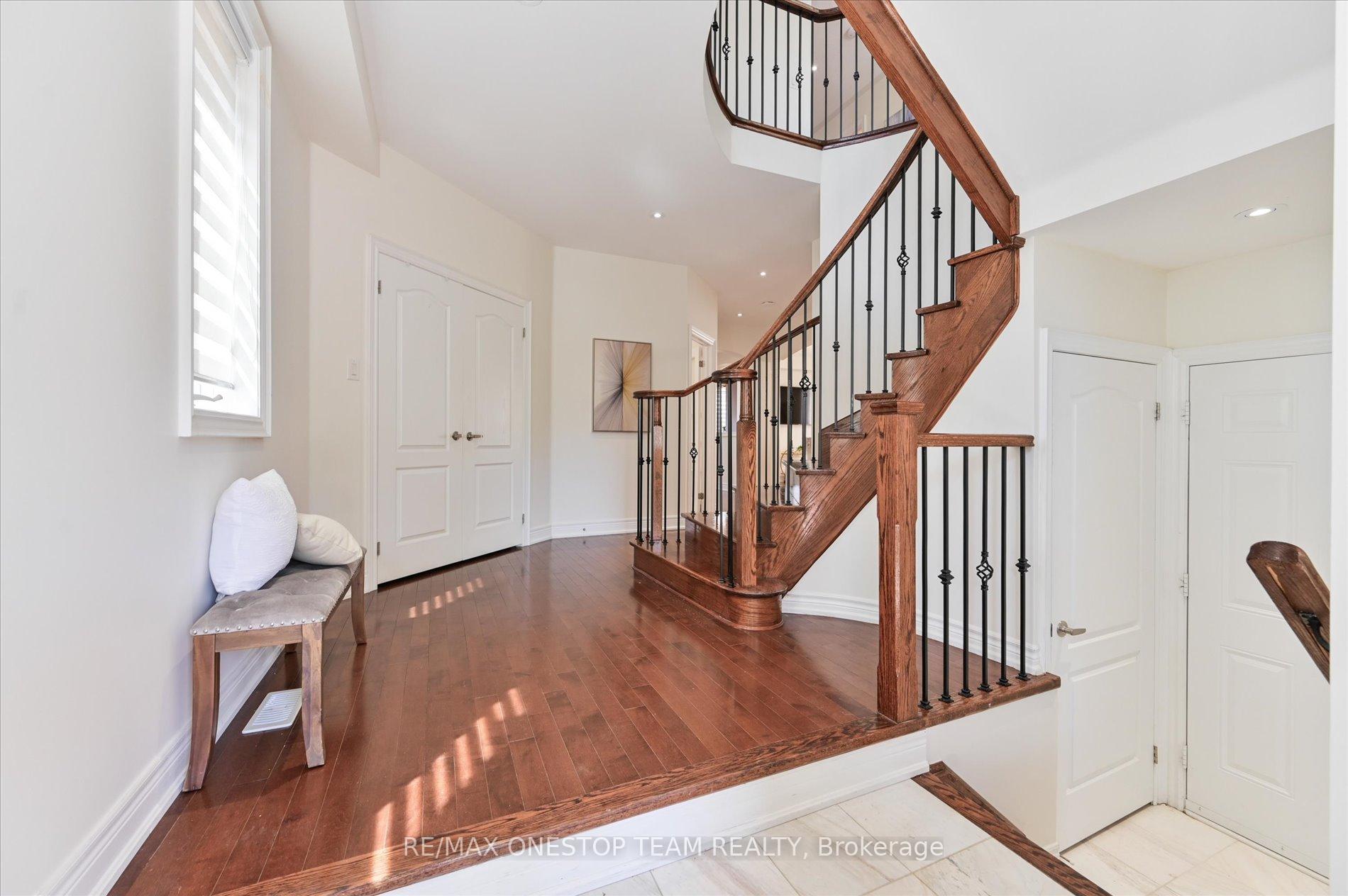 Photo 3 of 82 Heritage Estates Road, Vaughan, Patterson — HOMEH