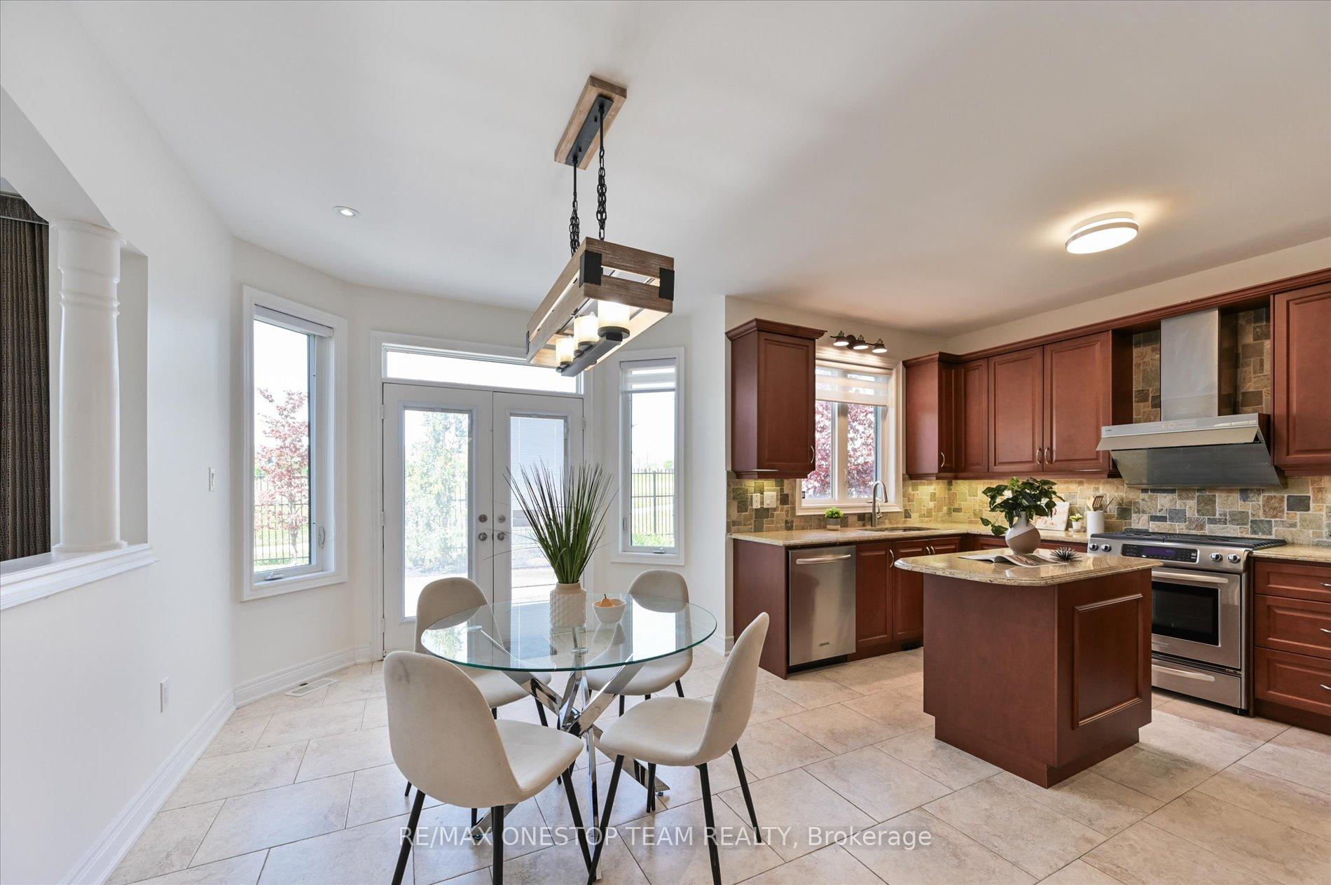 Photo 11 of 82 Heritage Estates Road, Vaughan, Patterson — HOMEH