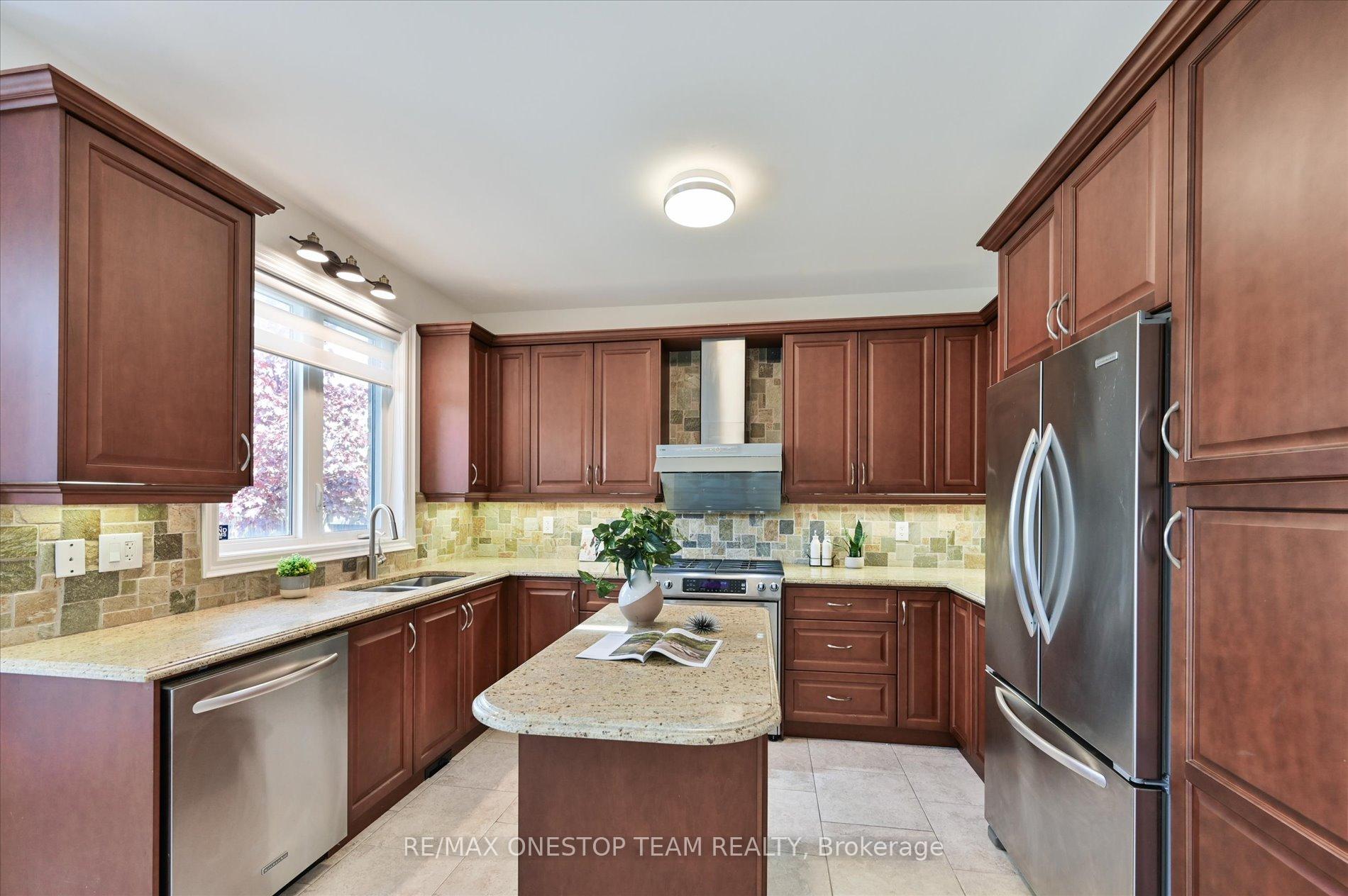 Photo 13 of 82 Heritage Estates Road, Vaughan, Patterson — HOMEH