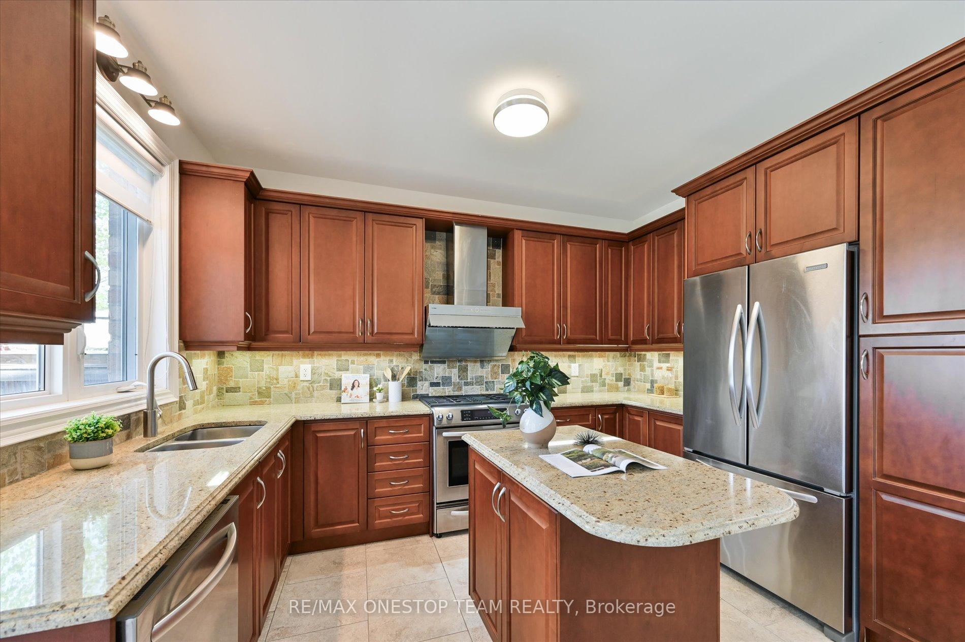 Photo 14 of 82 Heritage Estates Road, Vaughan, Patterson — HOMEH