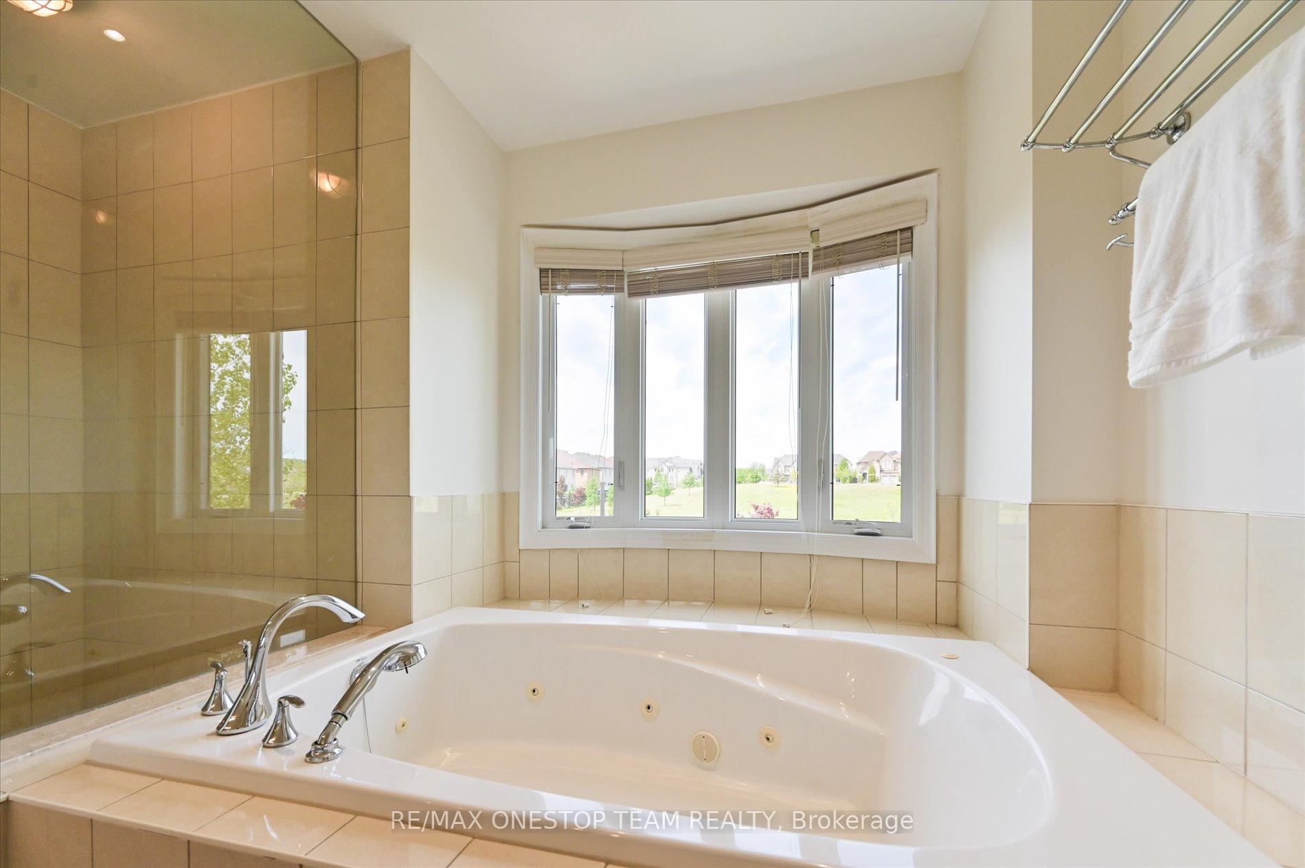 Photo 24 of 82 Heritage Estates Road, Vaughan, Patterson — HOMEH