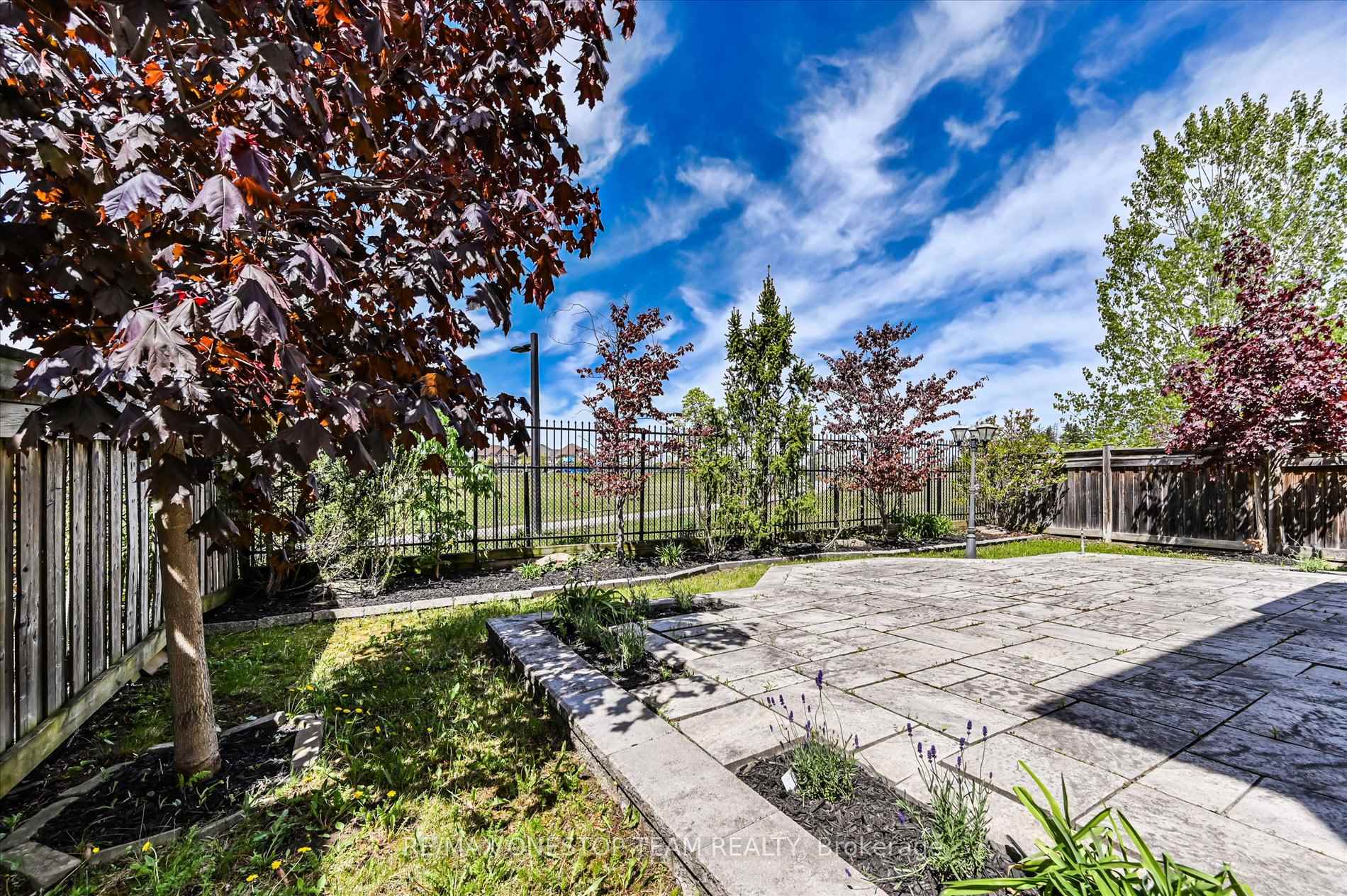 Photo 33 of 82 Heritage Estates Road, Vaughan, Patterson — HOMEH