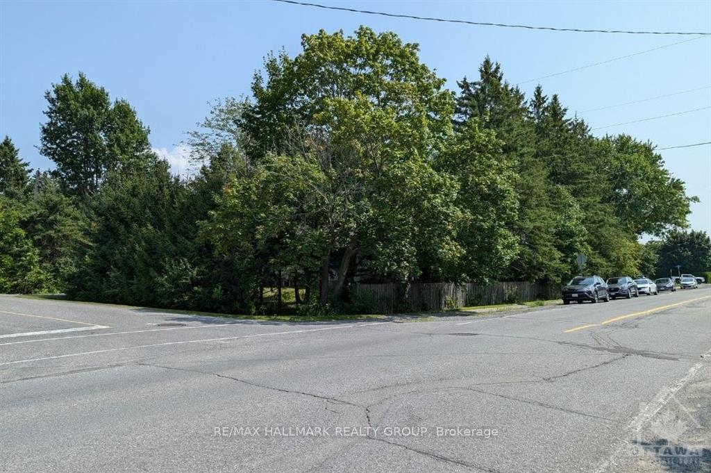 Photo 8 of 537 Moodie Drive, Ottawa, Arbeatha Park — HOMEH