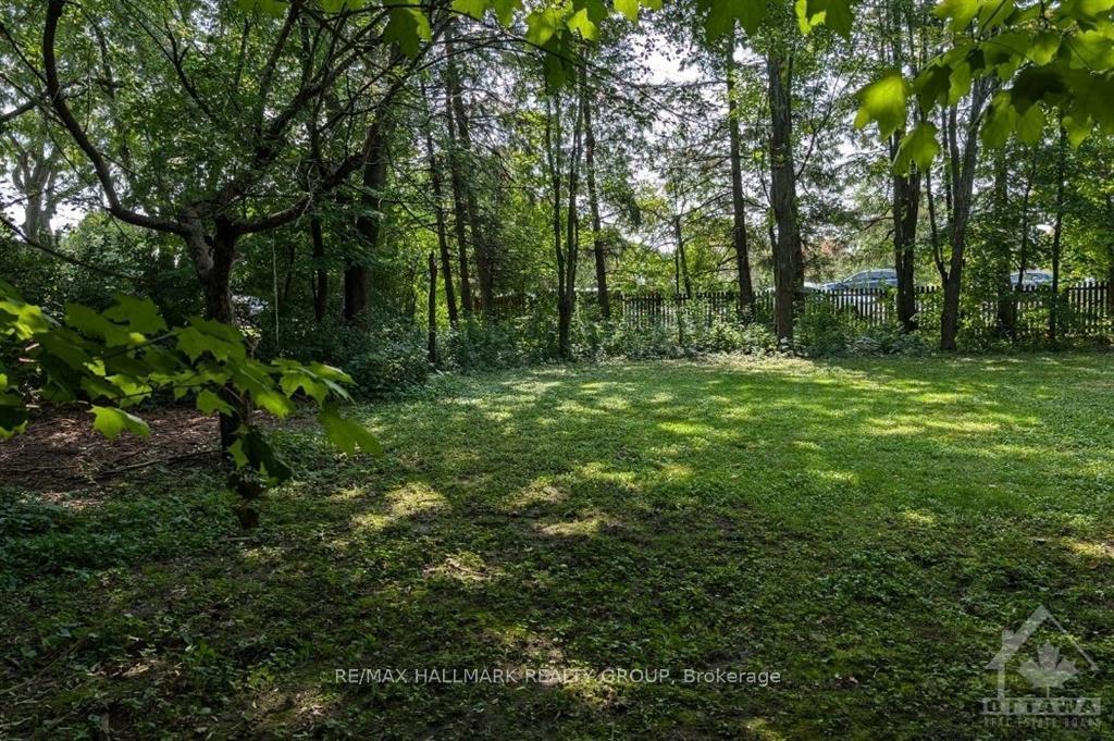 Photo 10 of 537 Moodie Drive, Ottawa, Arbeatha Park — HOMEH