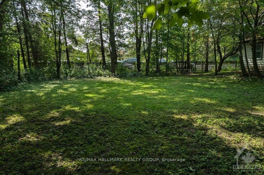 Photo 16 of 537 Moodie Drive, Ottawa, Arbeatha Park — HOMEH