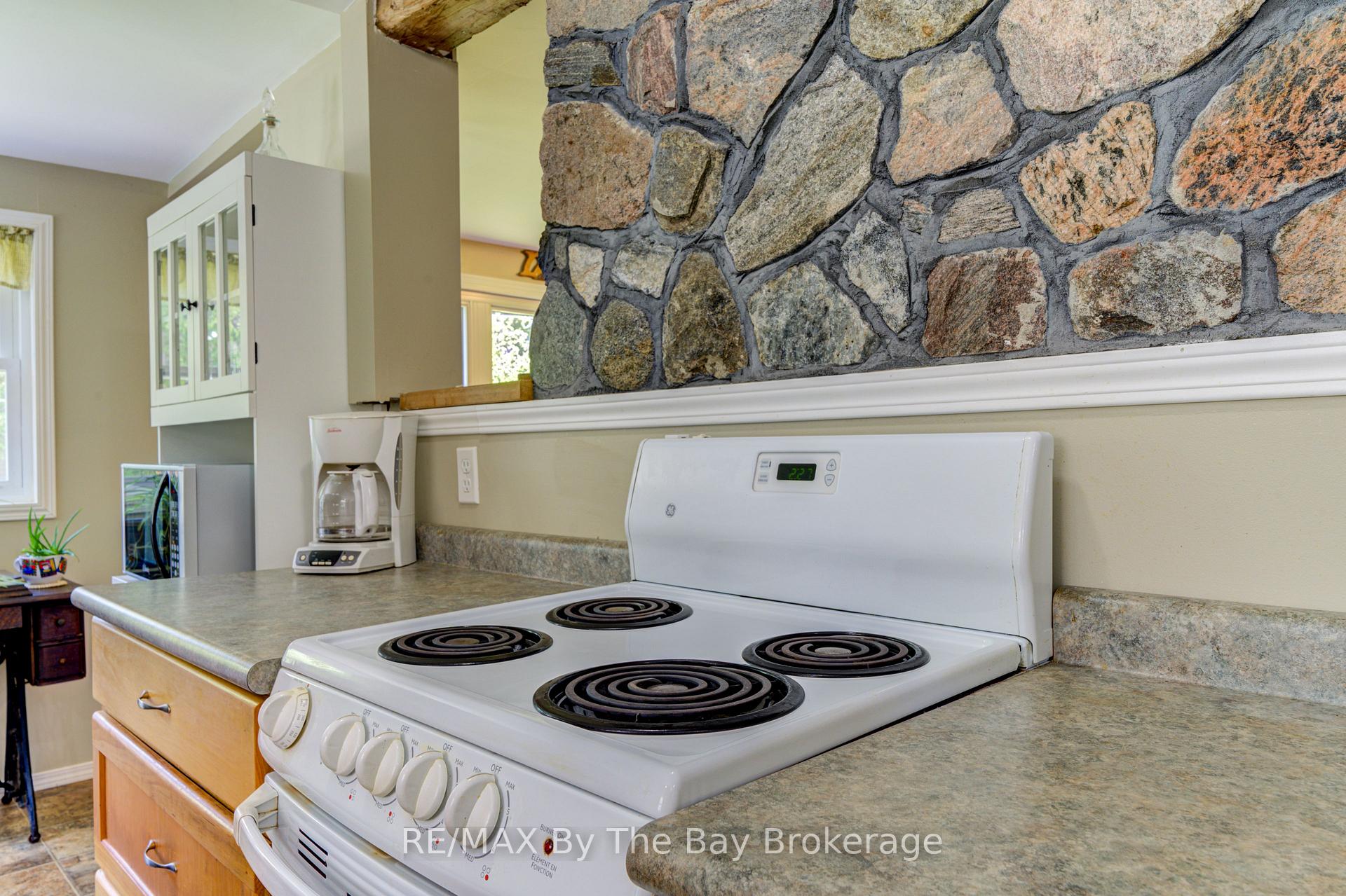 Photo 5 of 1105 Shore Lane, Wasaga Beach — HOMEH