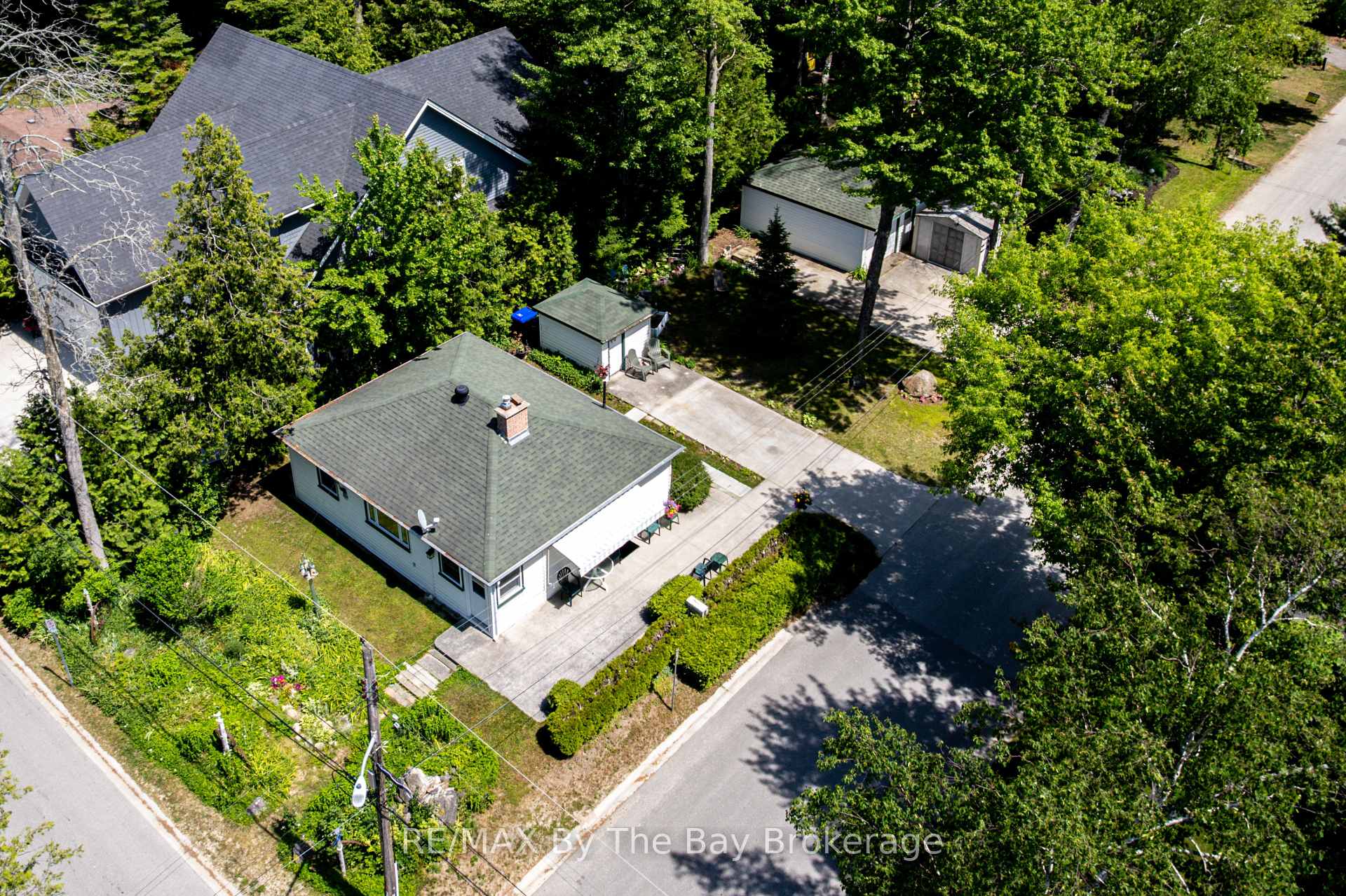 Photo 7 of 1105 Shore Lane, Wasaga Beach — HOMEH