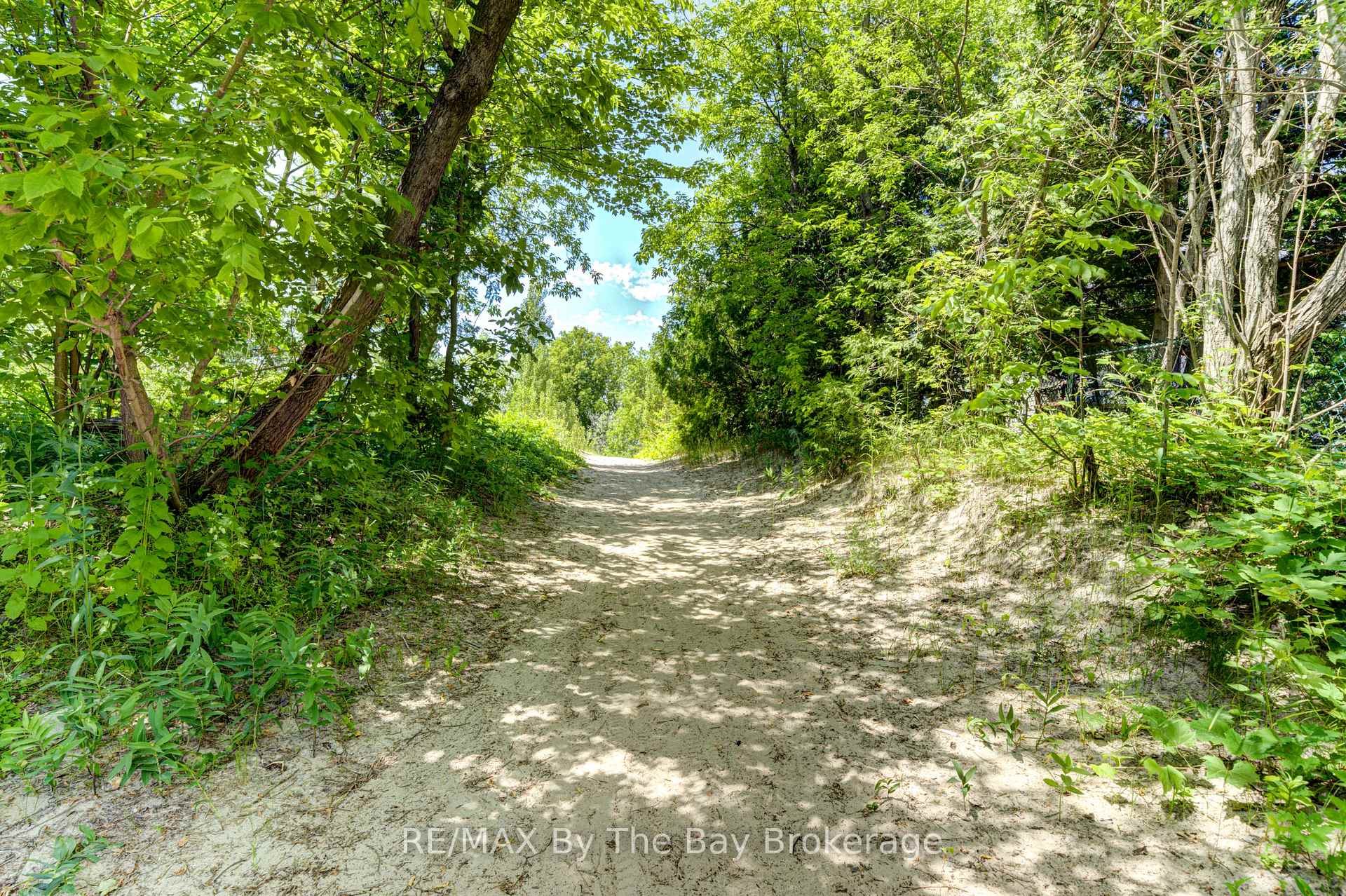 Photo 12 of 1105 Shore Lane, Wasaga Beach — HOMEH