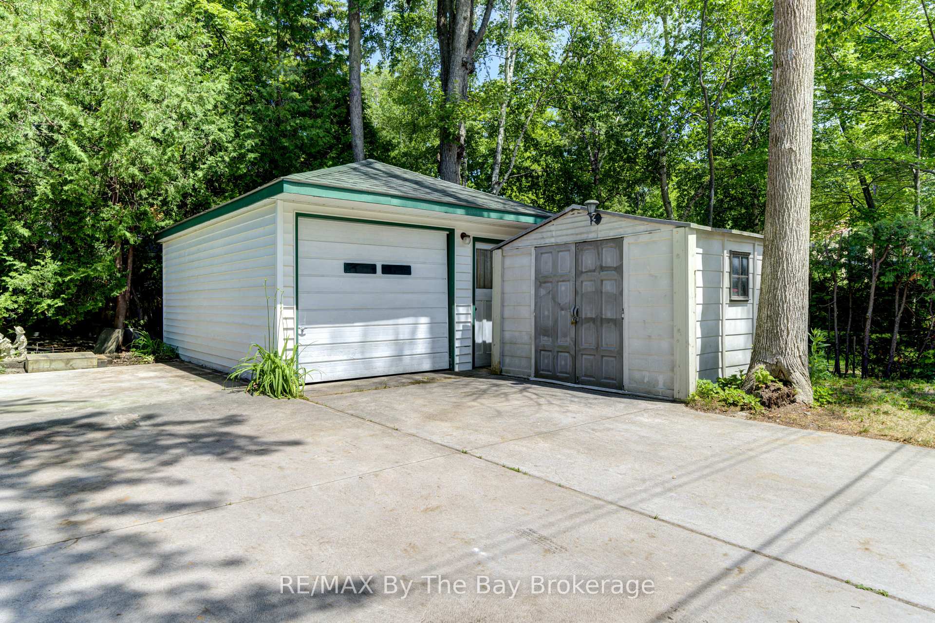 Photo 24 of 1105 Shore Lane, Wasaga Beach — HOMEH