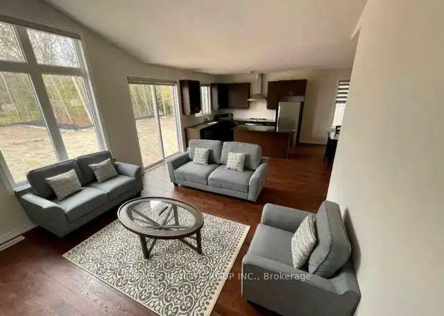 Photo 5 of 3217 Mosley Street, Wasaga Beach — HOMEH