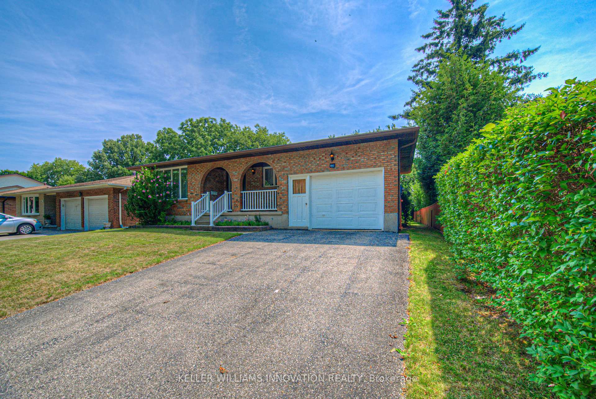 Photo 2 of 641 Black Oak Crescent, Waterloo — HOMEH