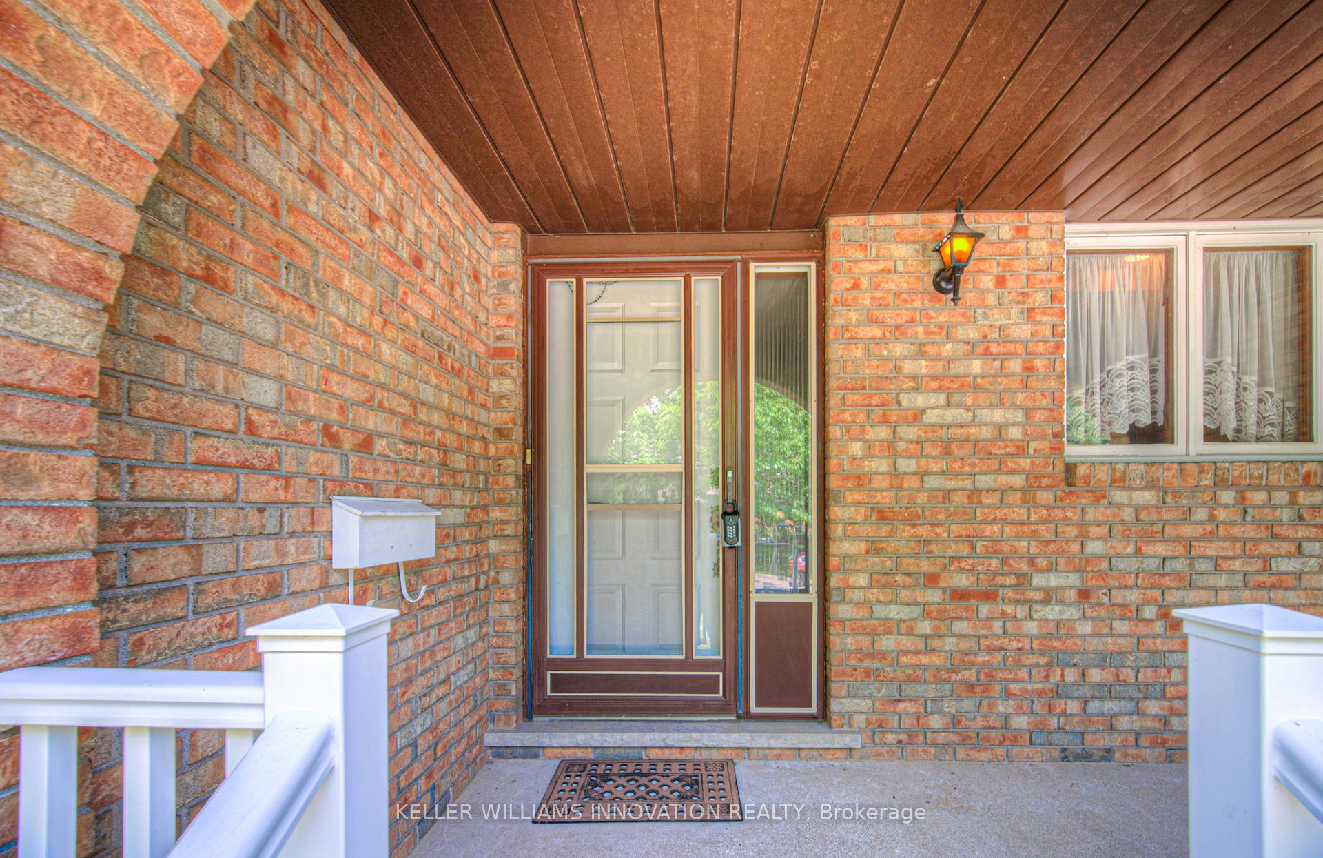 Photo 4 of 641 Black Oak Crescent, Waterloo — HOMEH