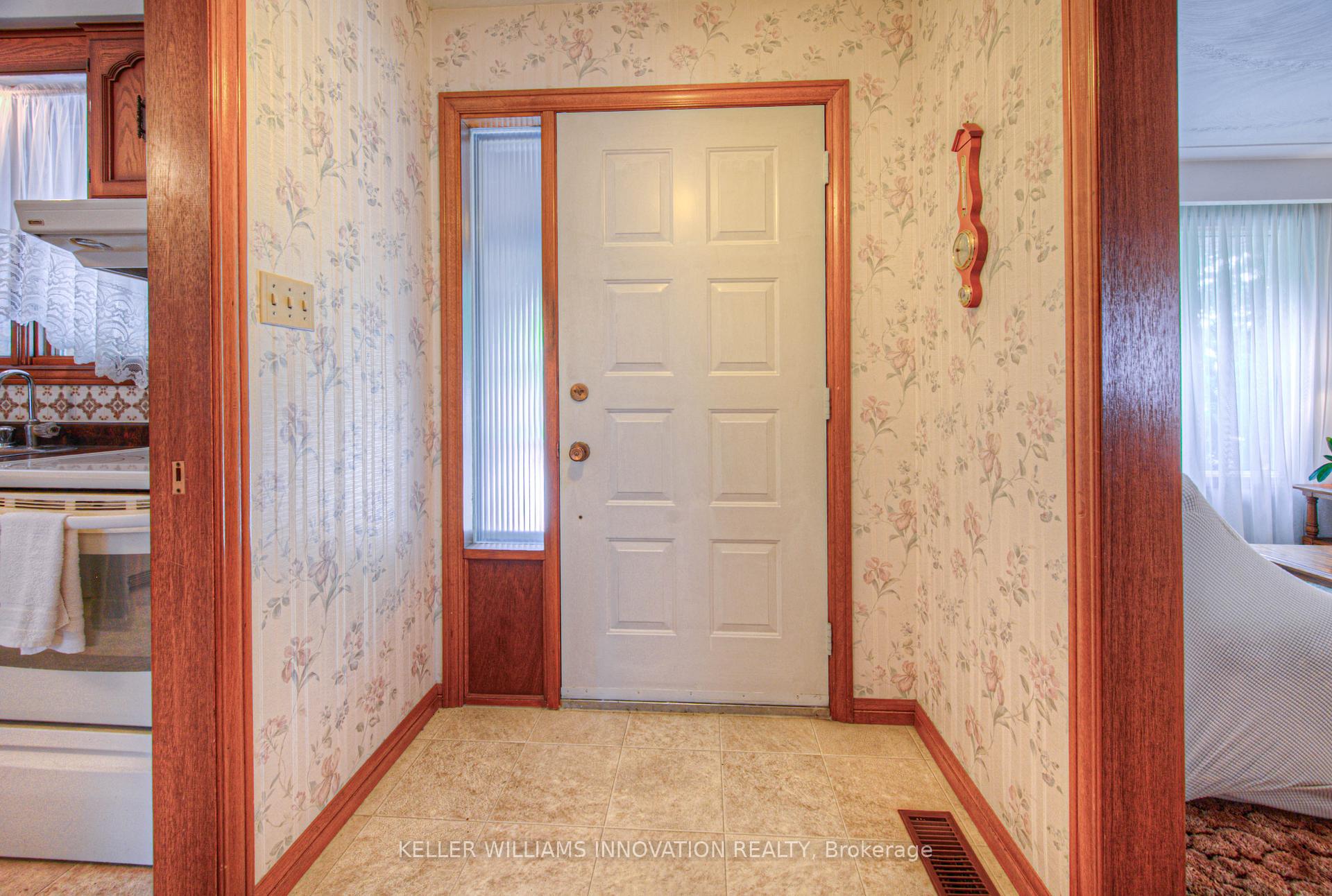 Photo 6 of 641 Black Oak Crescent, Waterloo — HOMEH