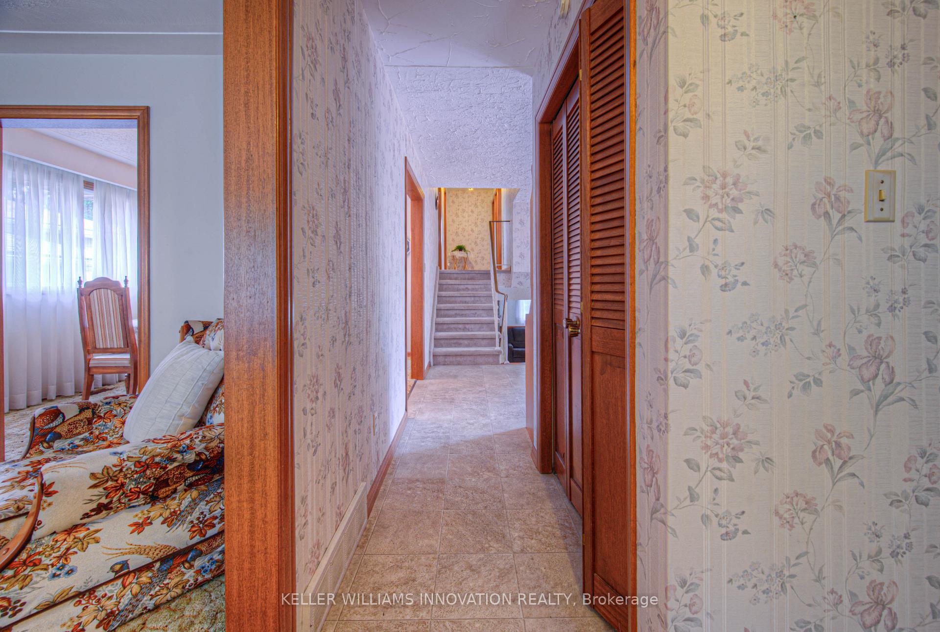 Photo 7 of 641 Black Oak Crescent, Waterloo — HOMEH