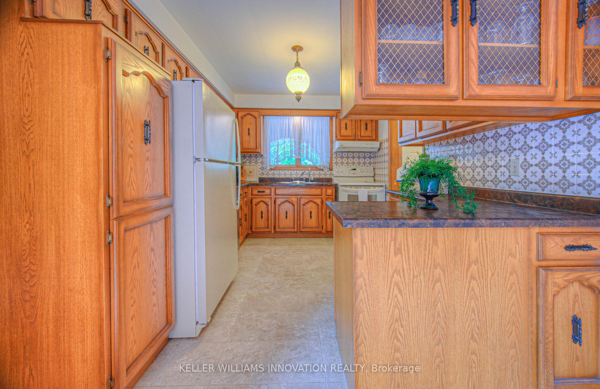 Photo 11 of 641 Black Oak Crescent, Waterloo — HOMEH
