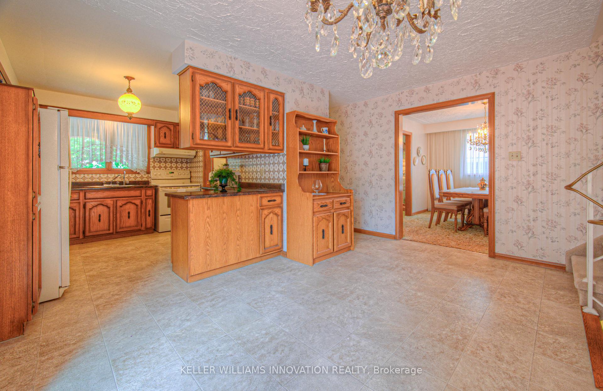 Photo 12 of 641 Black Oak Crescent, Waterloo — HOMEH