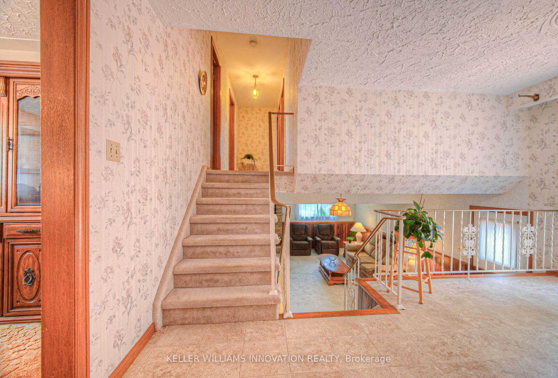 Photo 13 of 641 Black Oak Crescent, Waterloo — HOMEH