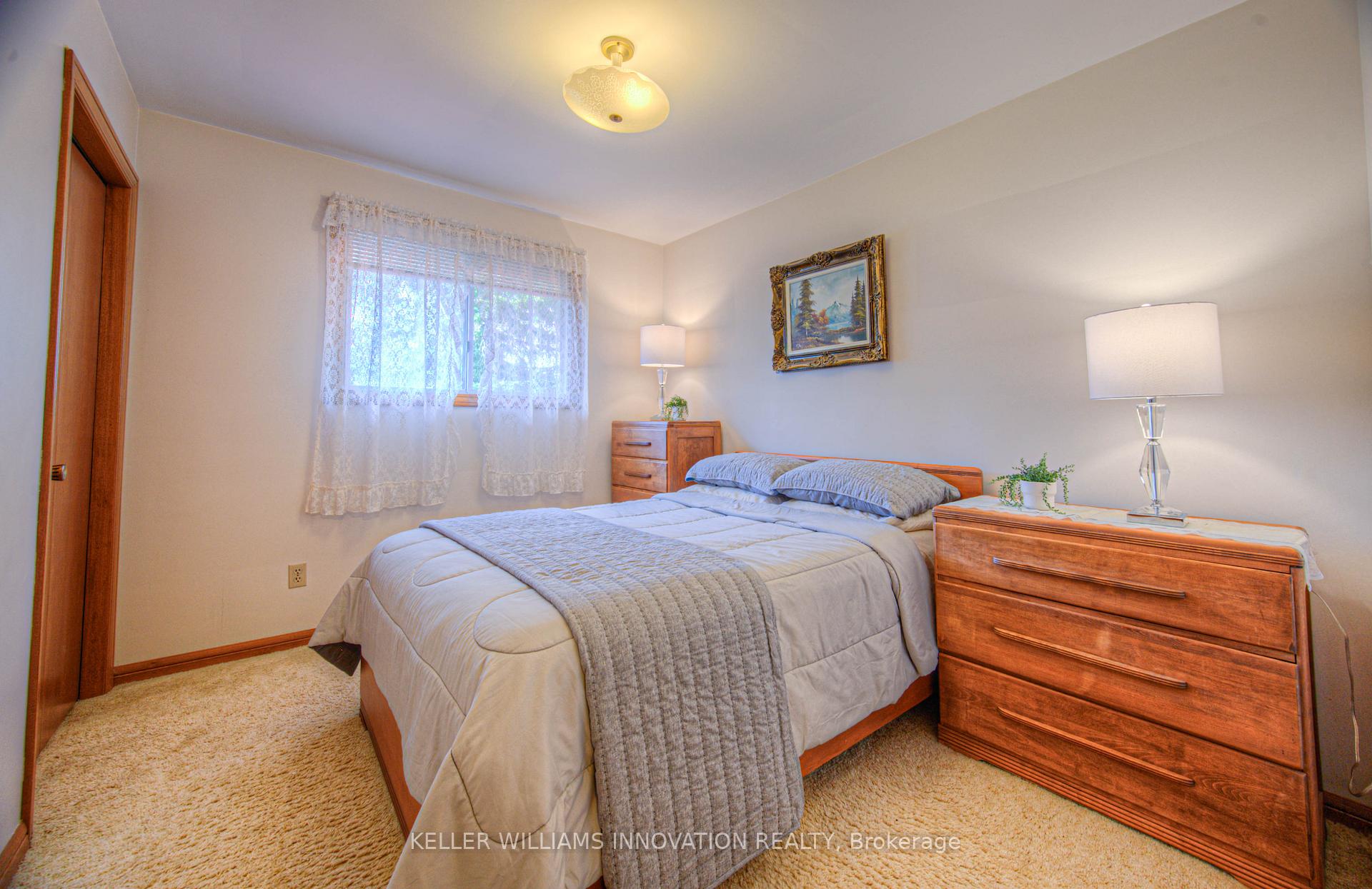 Photo 17 of 641 Black Oak Crescent, Waterloo — HOMEH