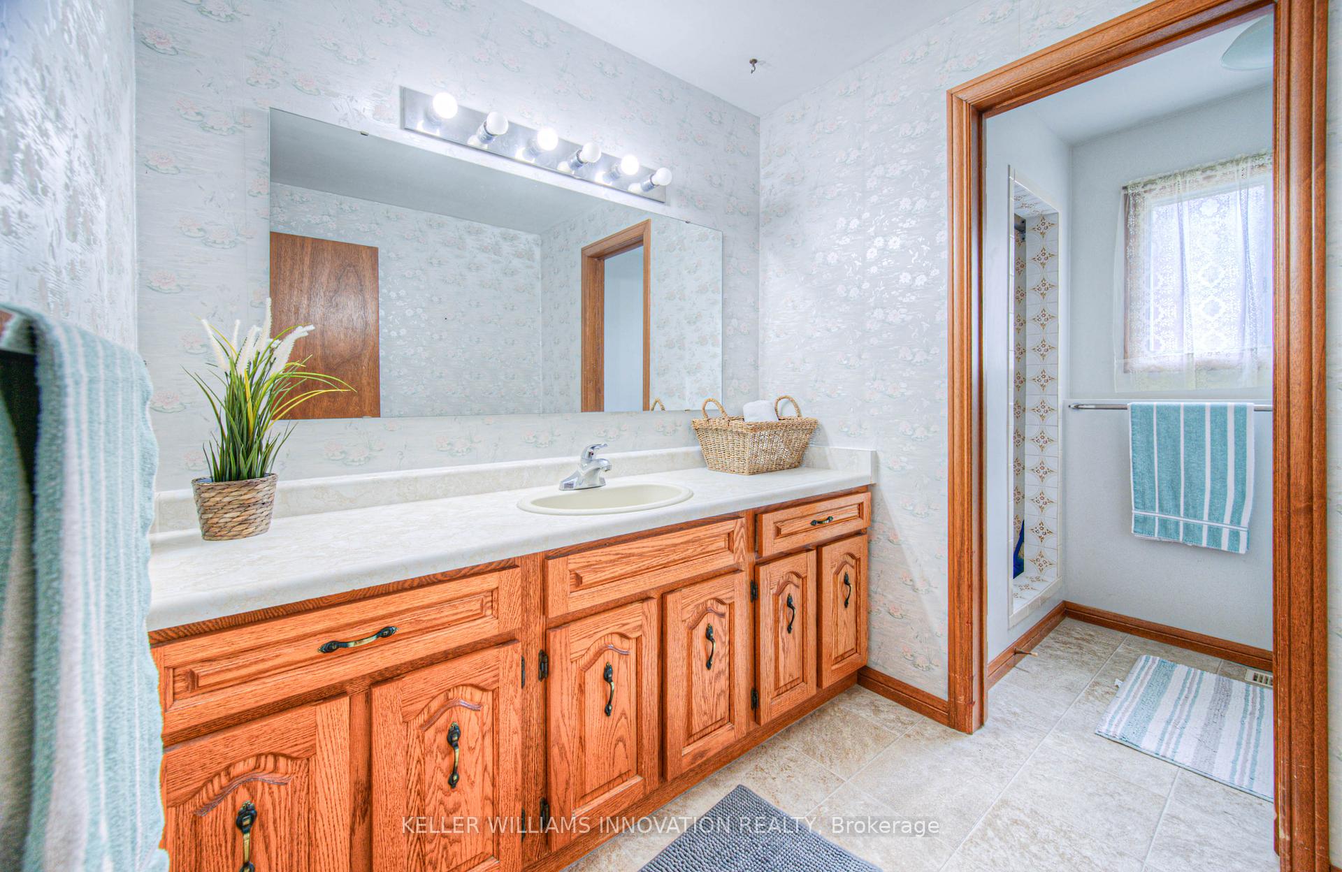 Photo 23 of 641 Black Oak Crescent, Waterloo — HOMEH