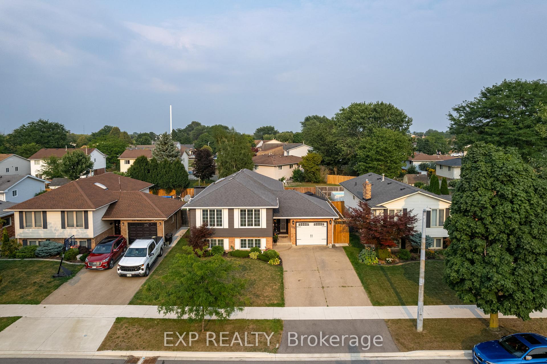 Photo 3 of 213 Northwood Drive, Welland, N. Welland — HOMEH