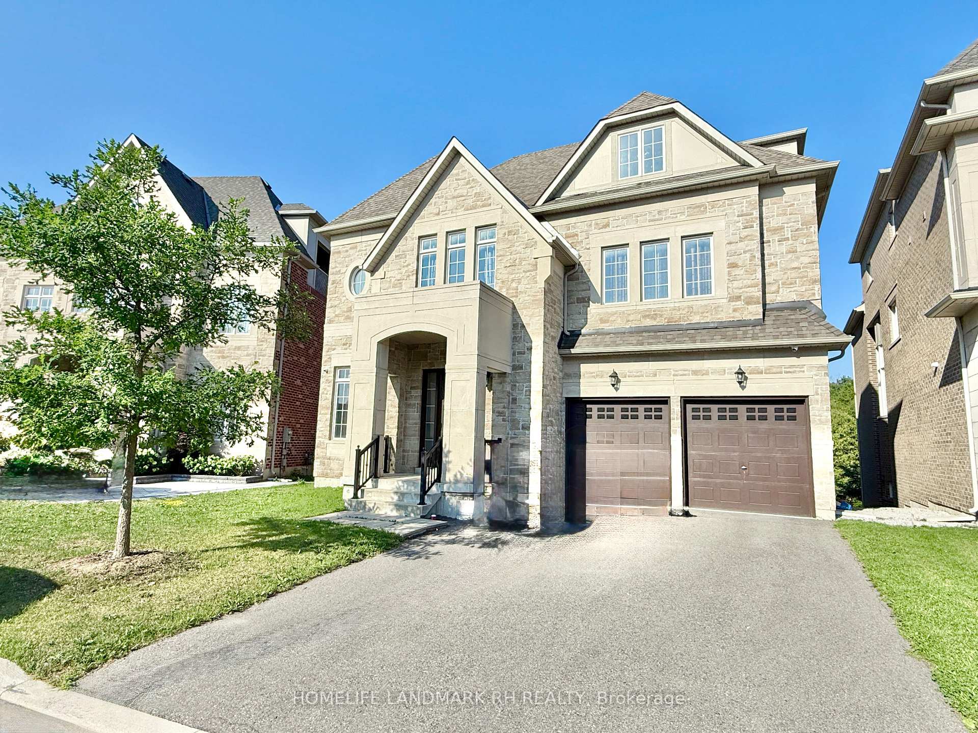 Photo 2 of 218 Farrell Road, Vaughan, Patterson — HOMEH