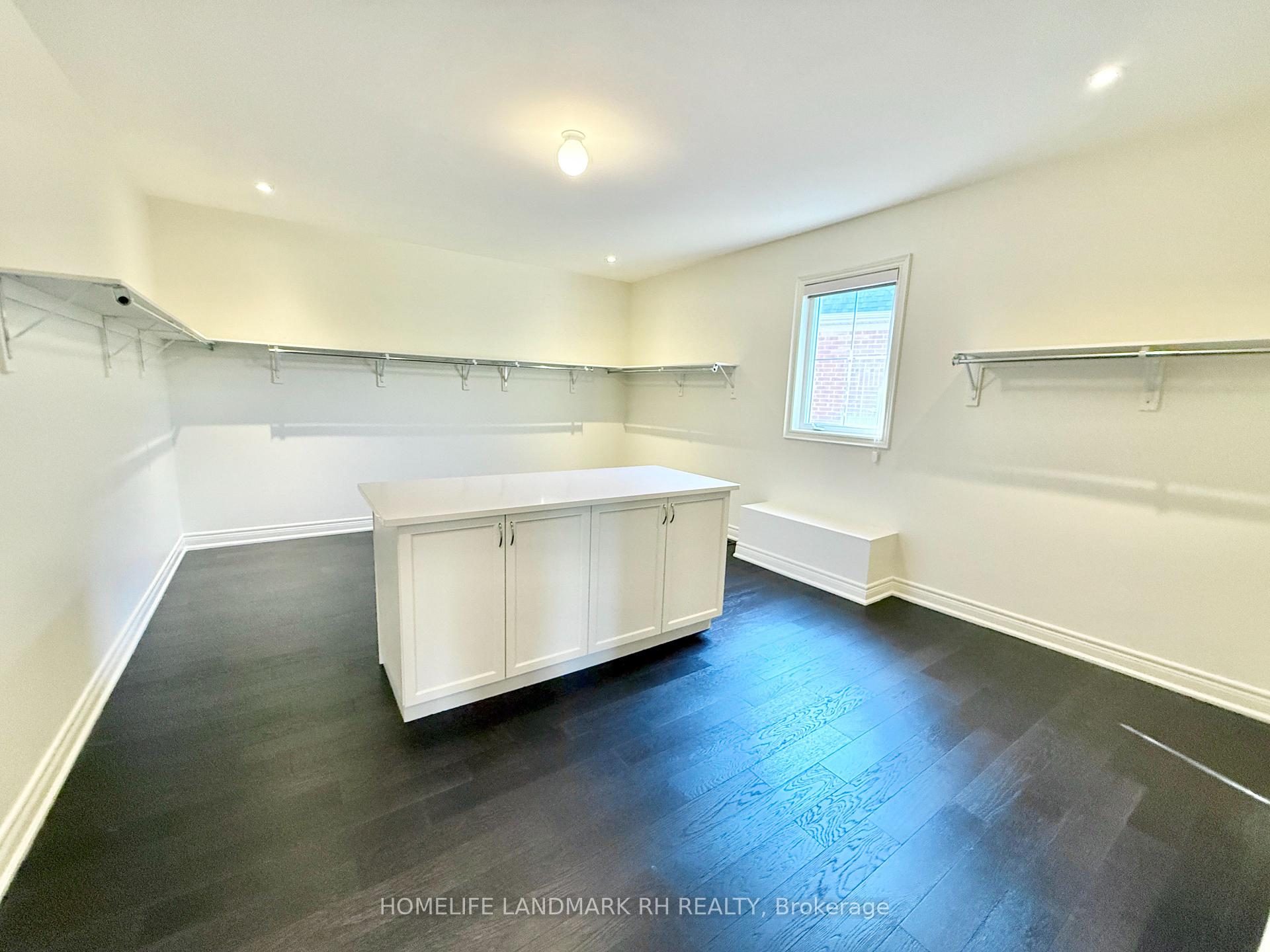 Photo 23 of 218 Farrell Road, Vaughan, Patterson — HOMEH