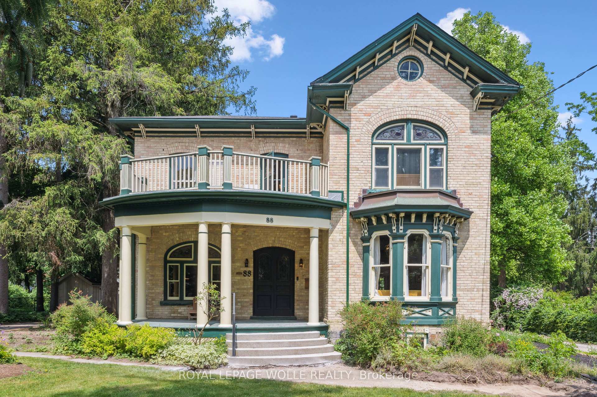 Front of 88 William Street W
