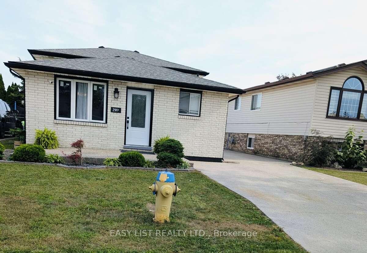 Front of 2901 Robillard Crescent