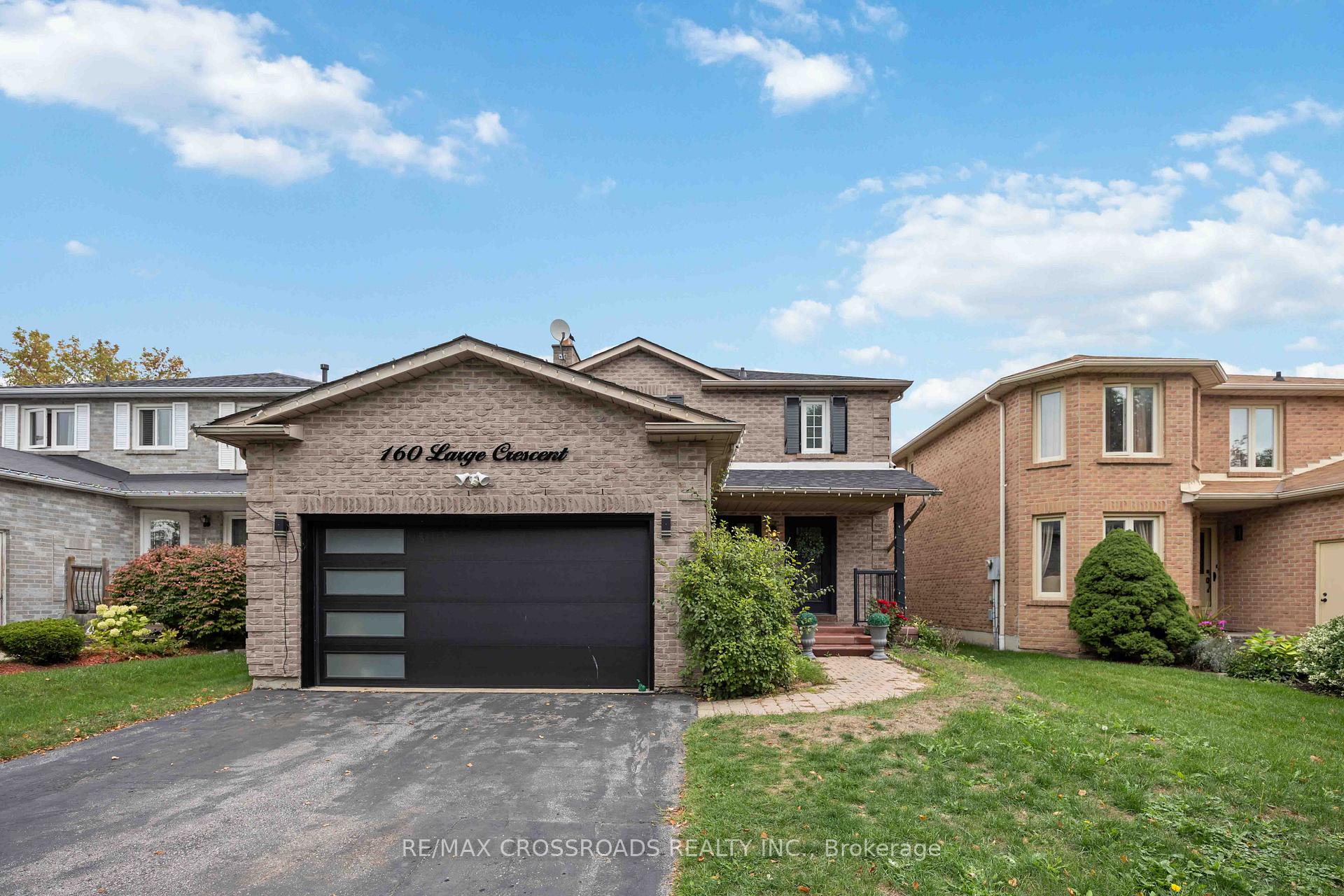 Photo 4 of 160 Large Crescent, Ajax, Central West — HOMEH