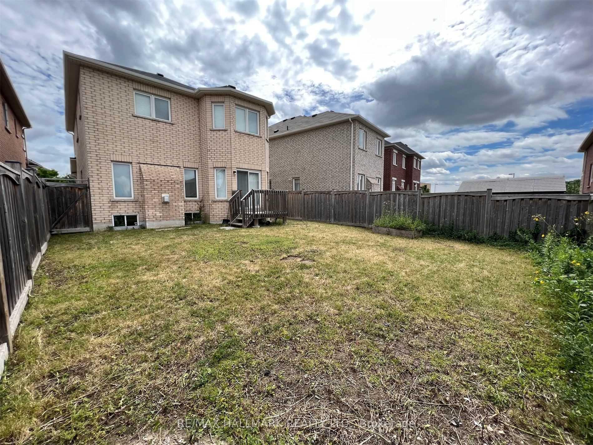 Photo 3 of 10 Coral Acres Drive, Vaughan, Patterson — HOMEH