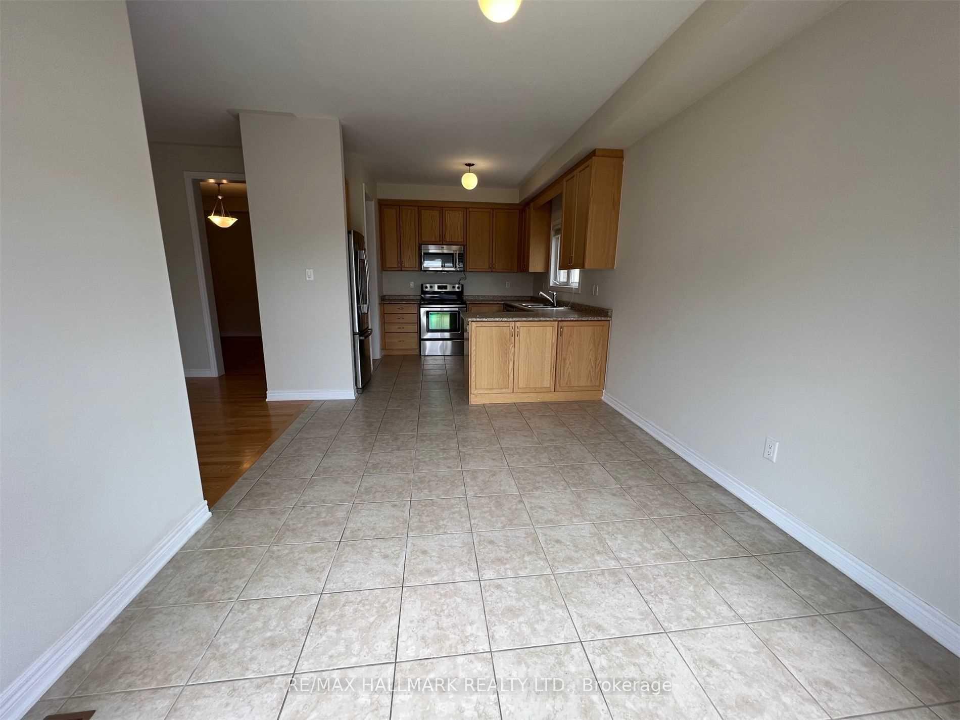 Photo 6 of 10 Coral Acres Drive, Vaughan, Patterson — HOMEH