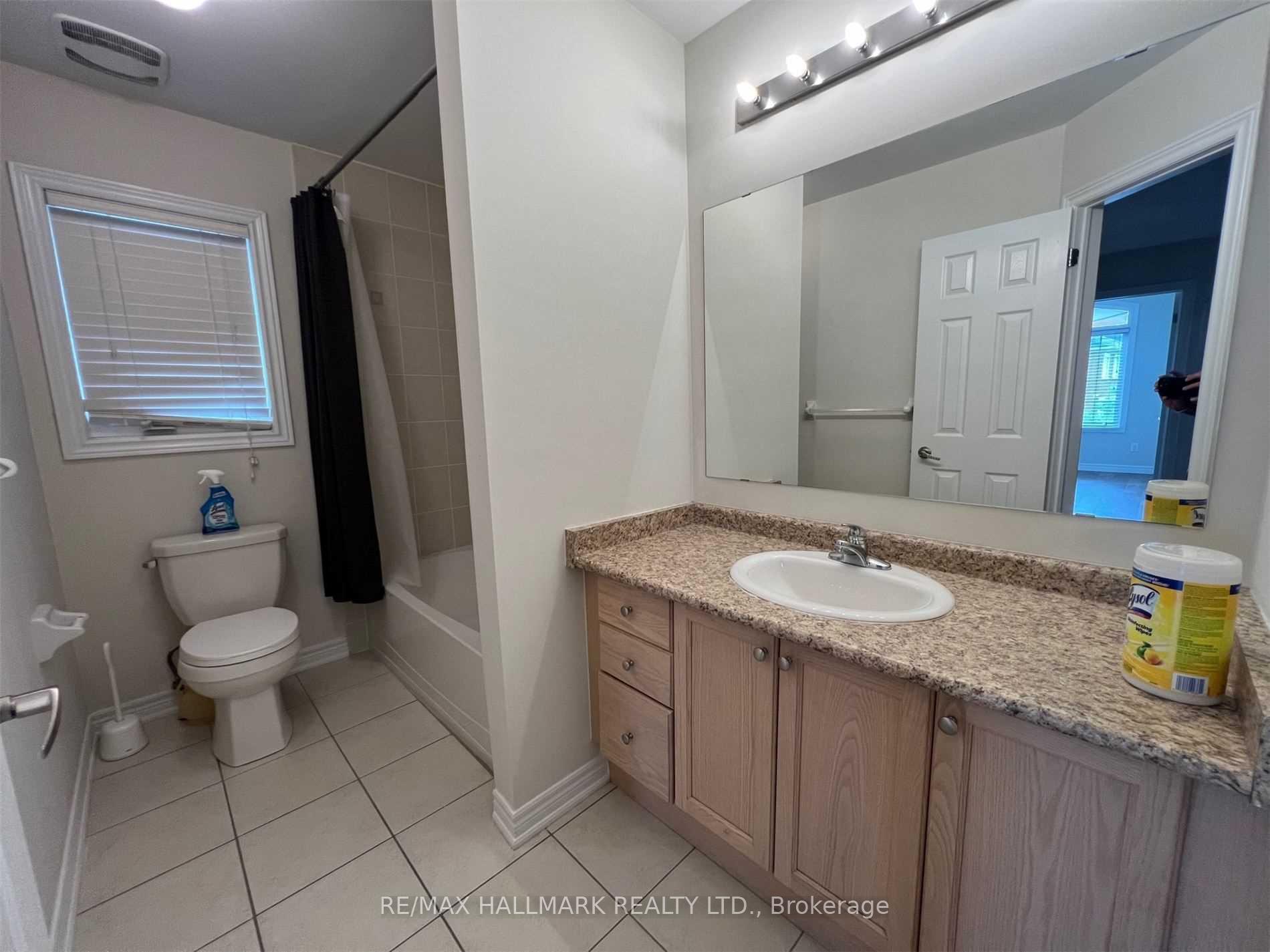 Photo 13 of 10 Coral Acres Drive, Vaughan, Patterson — HOMEH
