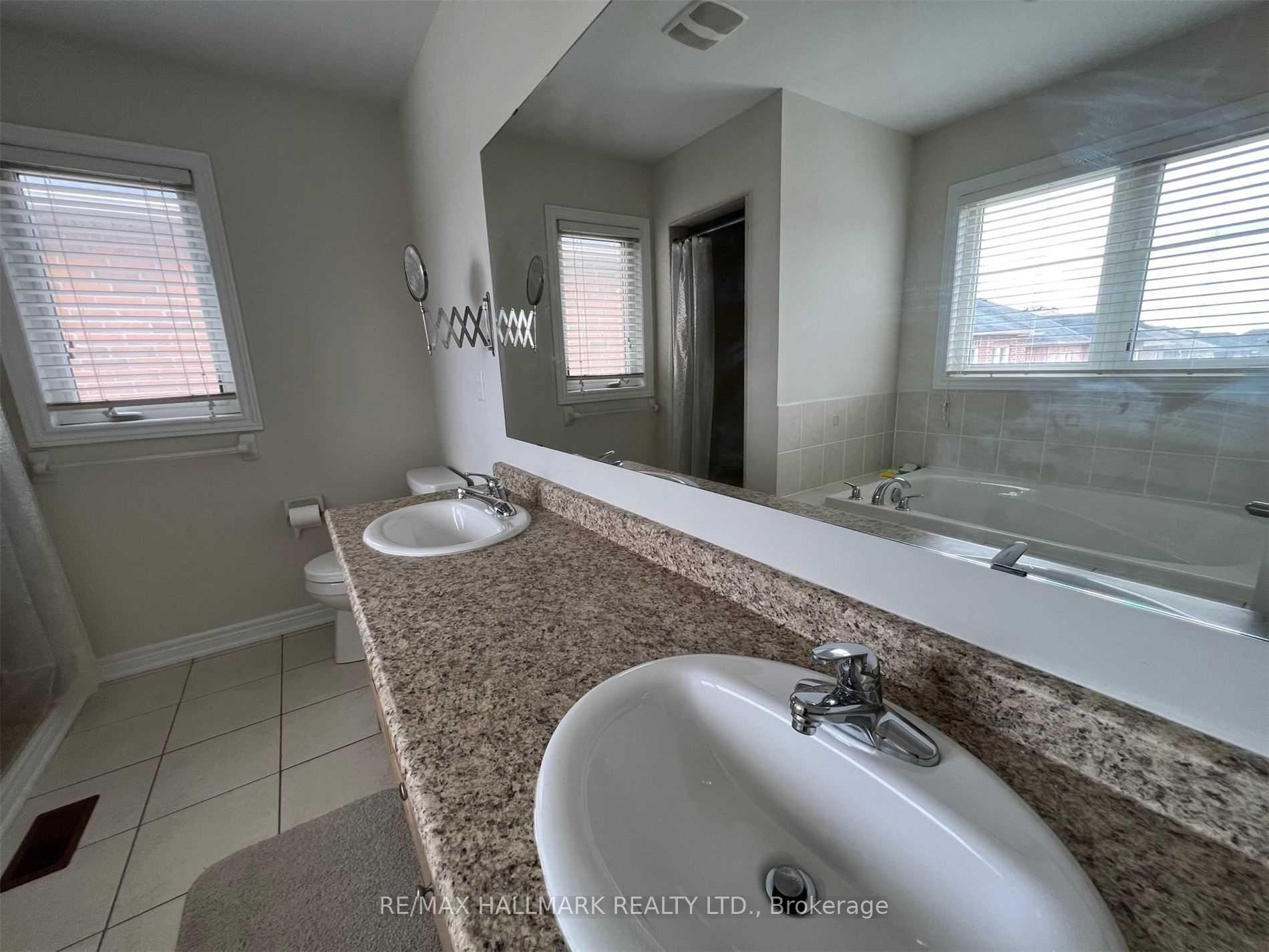 Photo 14 of 10 Coral Acres Drive, Vaughan, Patterson — HOMEH